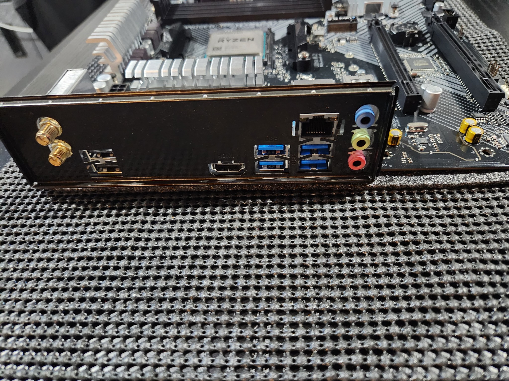 ASROCK B450M, RYZEN 5 5500, 16GB RAM WITH WRAITH STEALTH COOLER