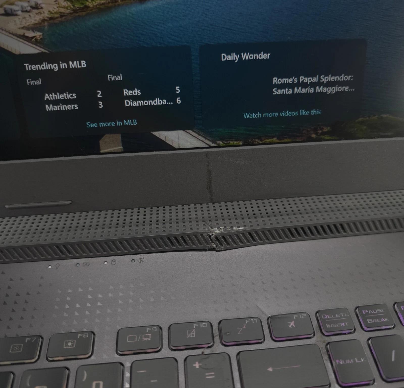 ASUS ROG Strix G17 17.3'' 1TB SSD 16GB RAM 3.0GHz Ryzen 9 7845HX RTX 4060 240Hz