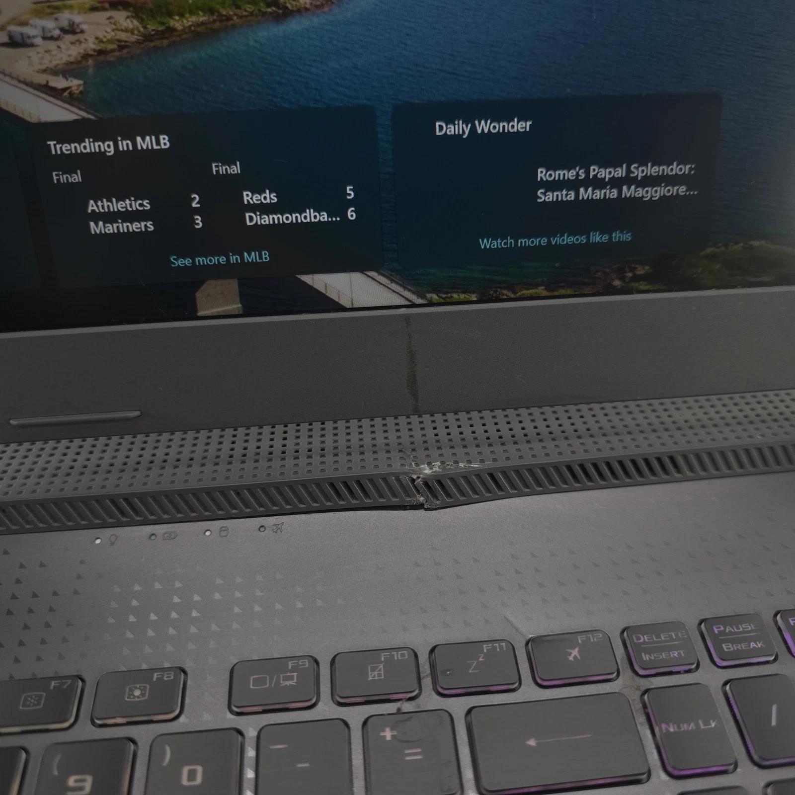 ASUS ROG Strix G17 17.3'' 1TB SSD 16GB RAM 3.0GHz Ryzen 9 7845HX RTX 4060 240Hz
