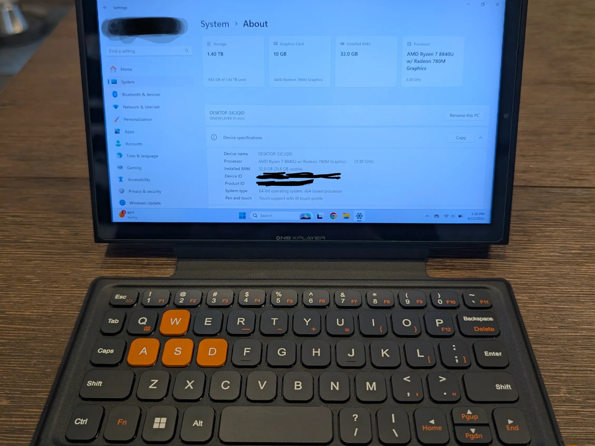 OneXPlayer X1 Mini 8840U Gaming Handheld / Tablet / Laptop | 32GB | 2TB SSD