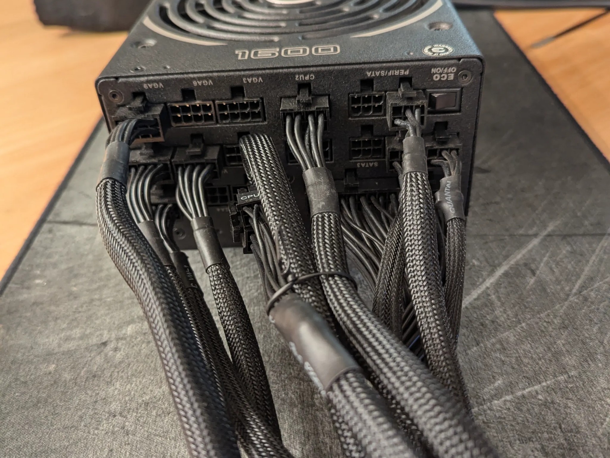 🔹 EVGA SuperNOVA 1600W P2 | Fully modular | 80+ Platinum