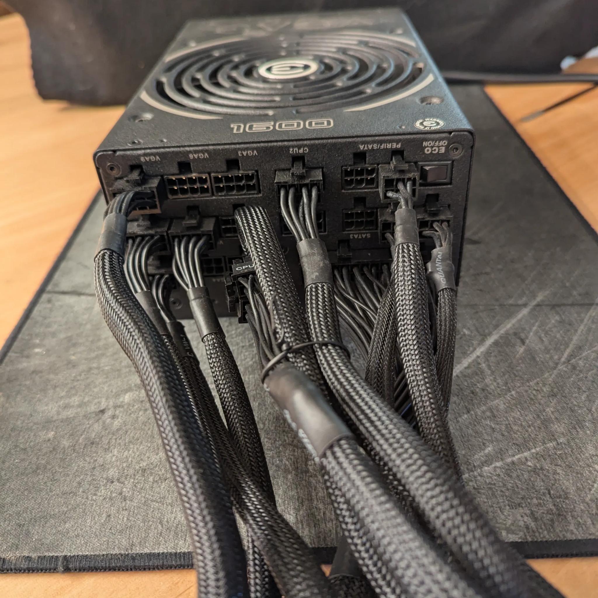 🔹 EVGA SuperNOVA 1600W P2 | Fully modular | 80+ Platinum