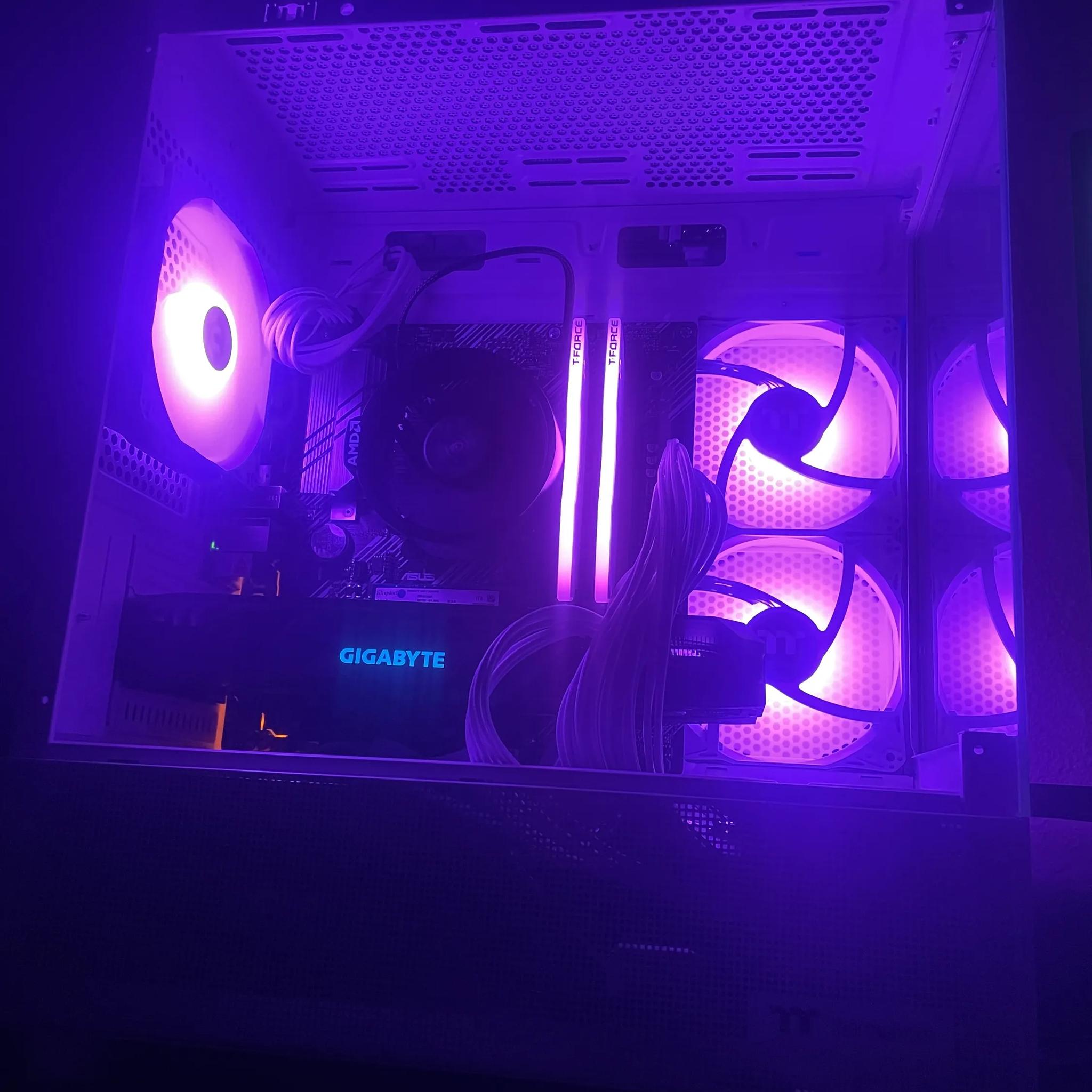 GTX 1660 Super & AMD Ryzen 5 5500! All White build