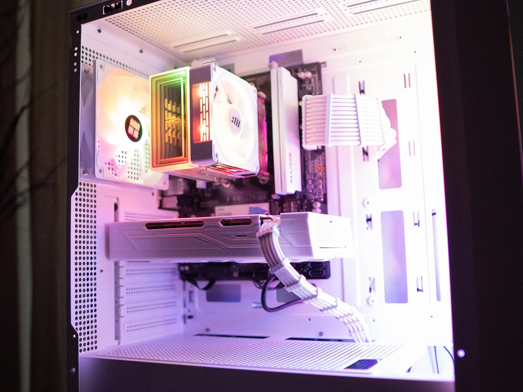 🍬🌨 | RX 580 8GB | RYZEN 5 1500X | 16GB DDR4 RAM | 1TB NVME SSD | Arctic Candy