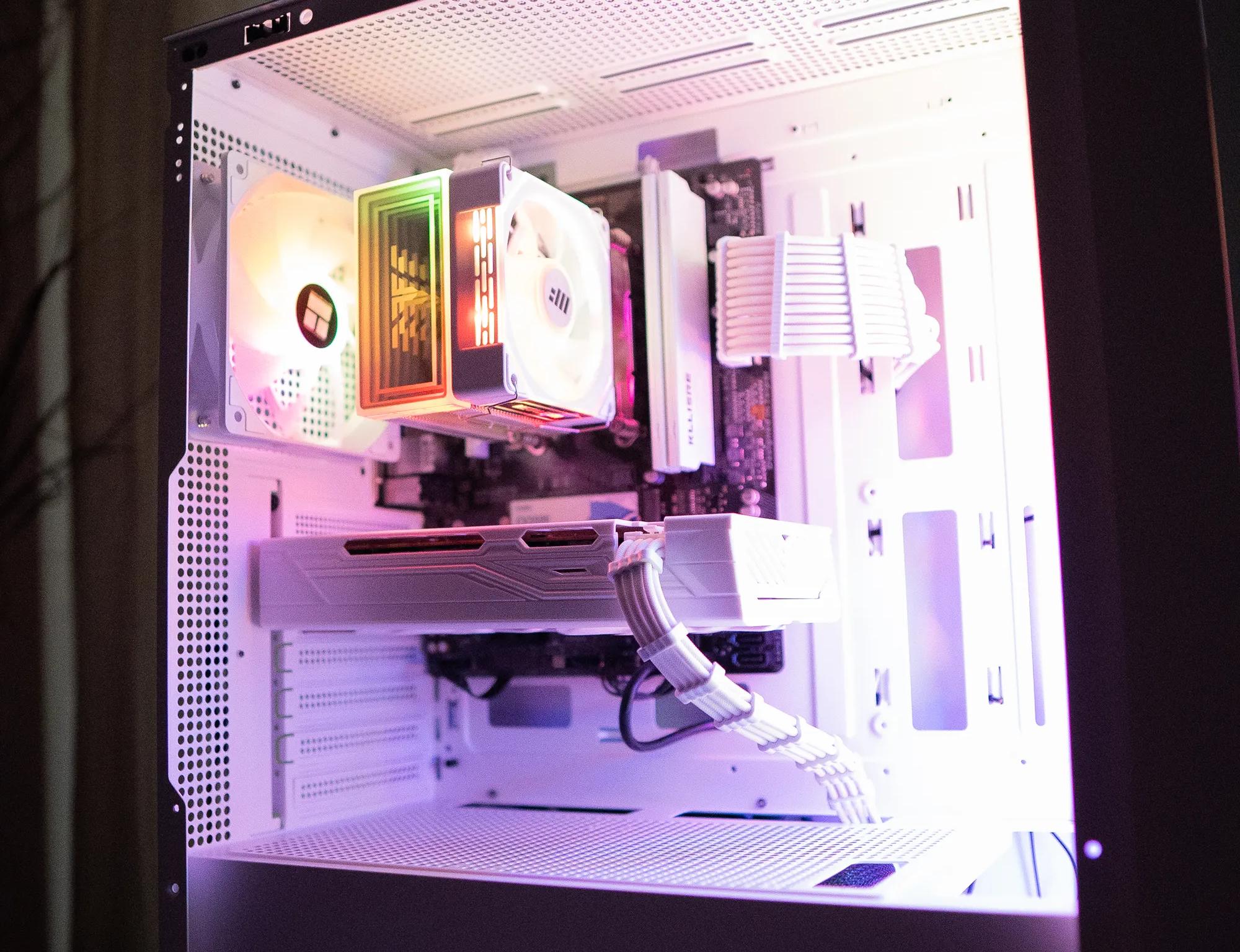 🍬🌨 | RX 580 8GB | RYZEN 5 1500X | 16GB DDR4 RAM | 1TB NVME SSD | Arctic Candy