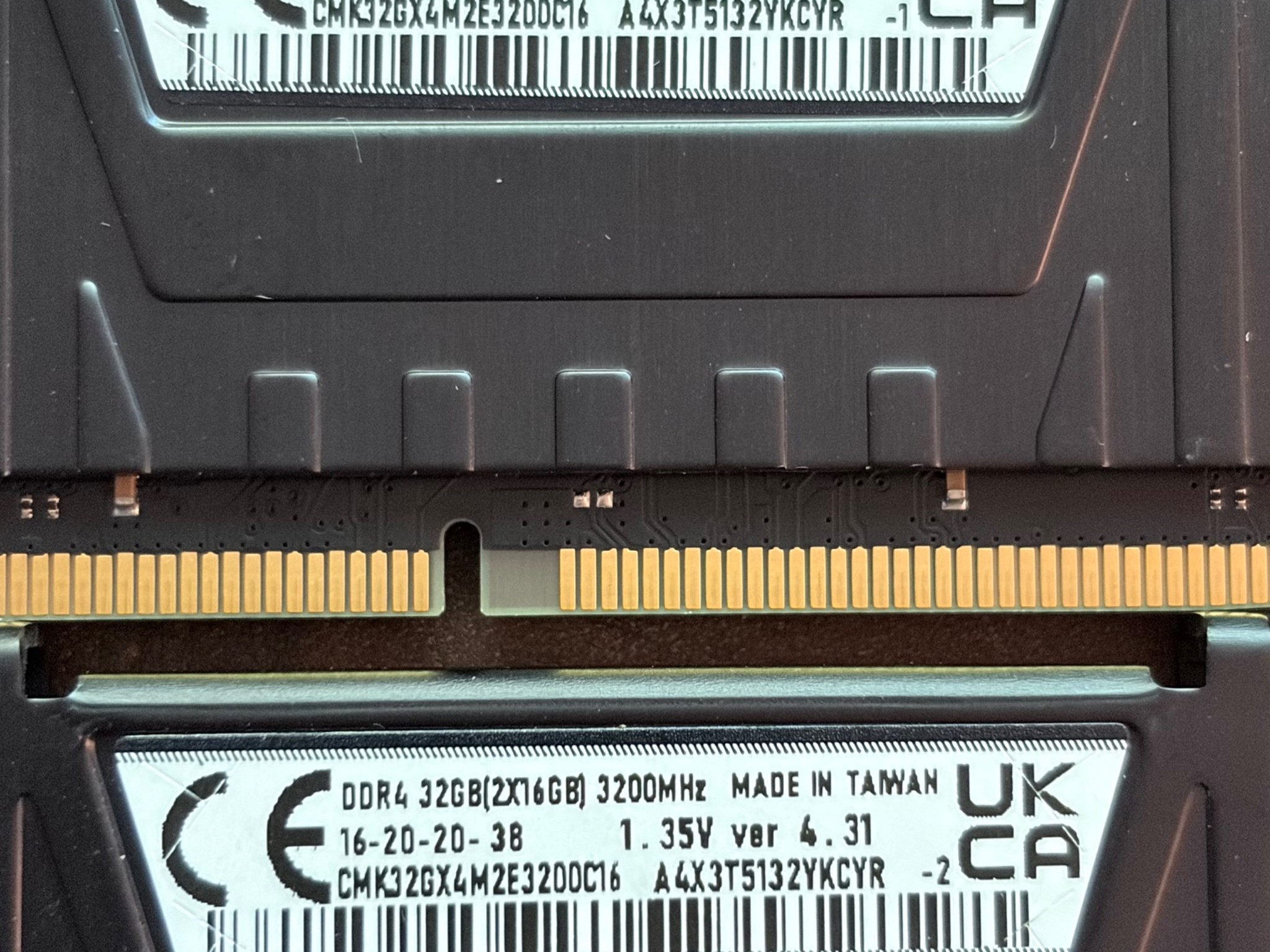32GB (2 x 16GB) Corsair Vengeance LPX DDR4