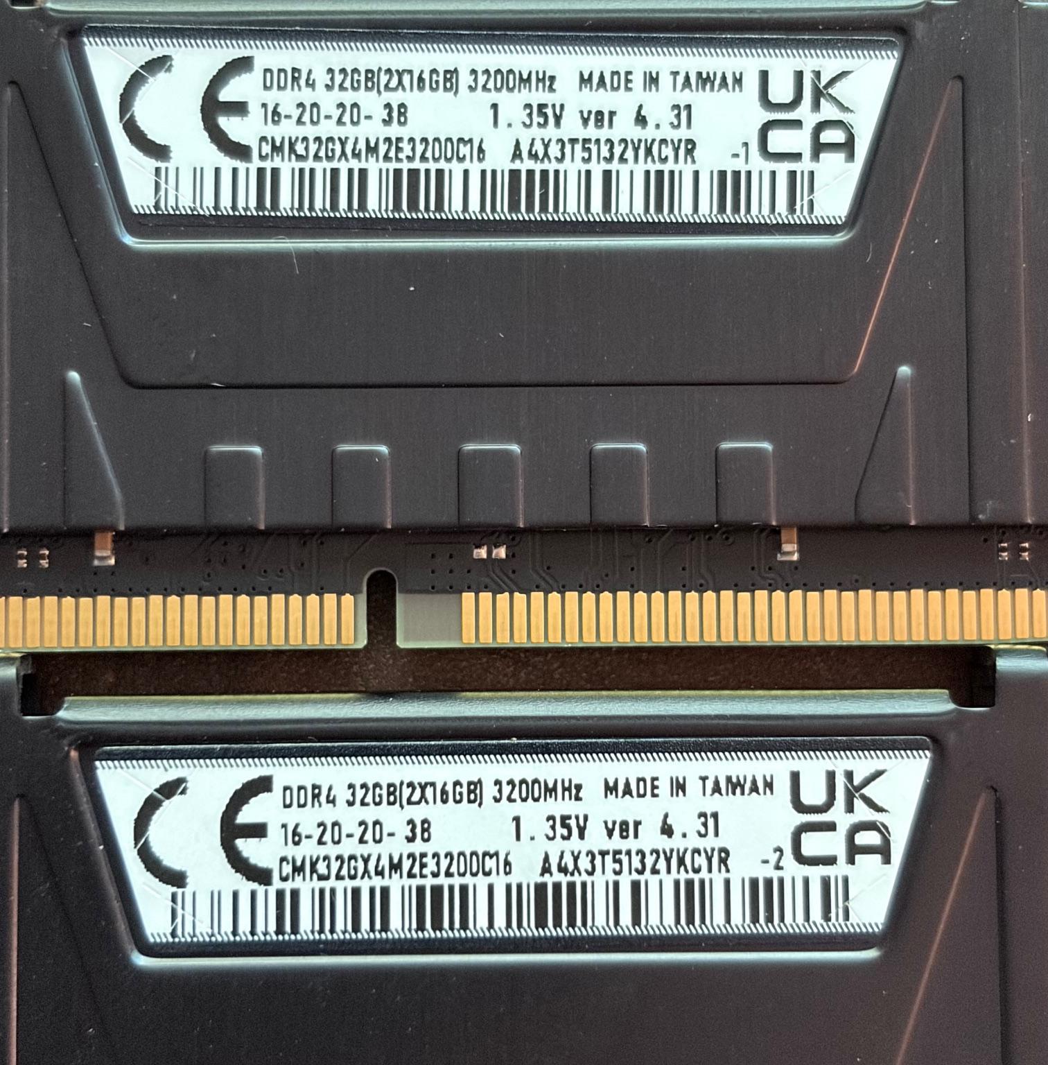 32GB (2 x 16GB) Corsair Vengeance LPX DDR4