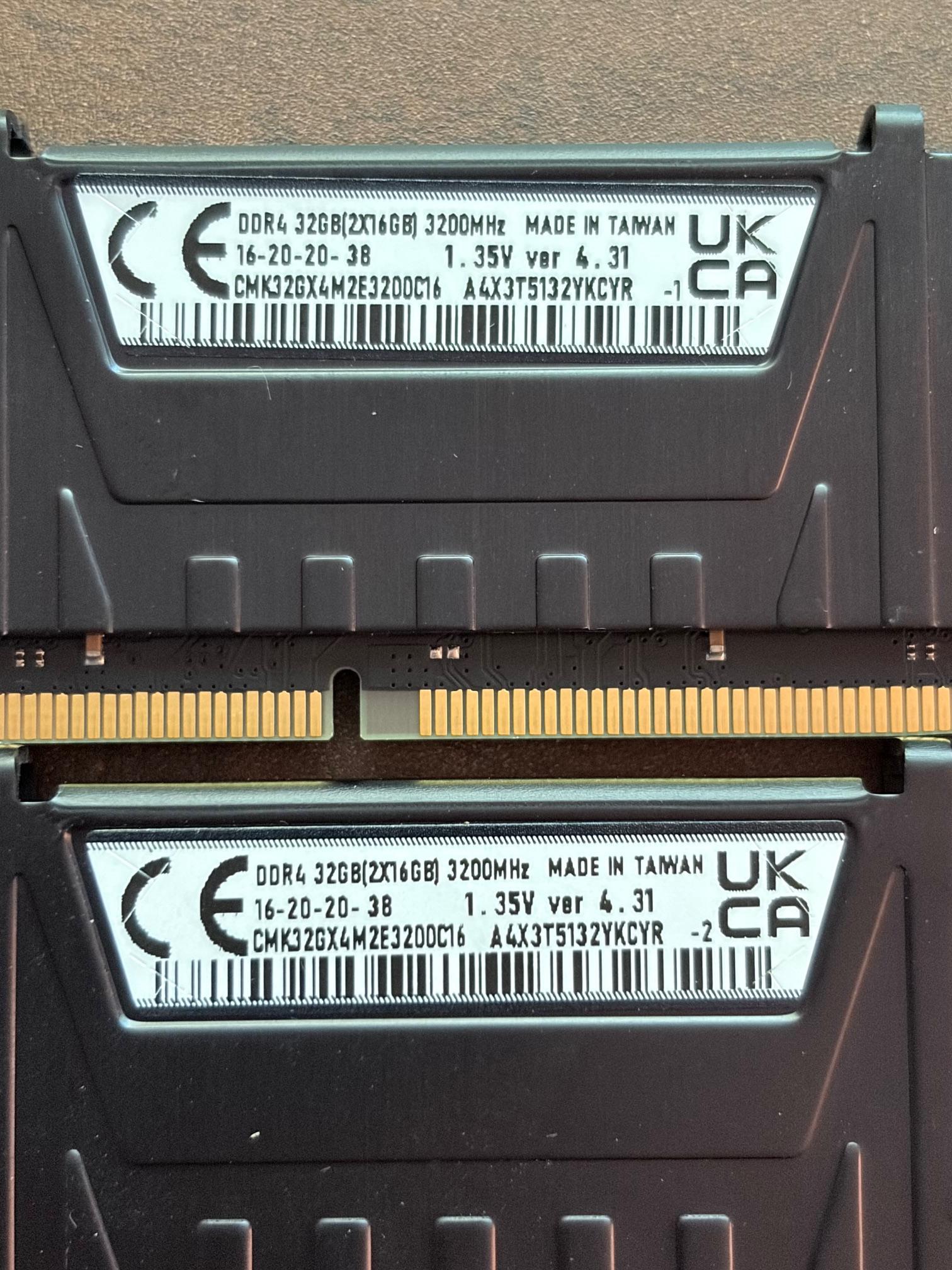 32GB (2 x 16GB) Corsair Vengeance LPX DDR4