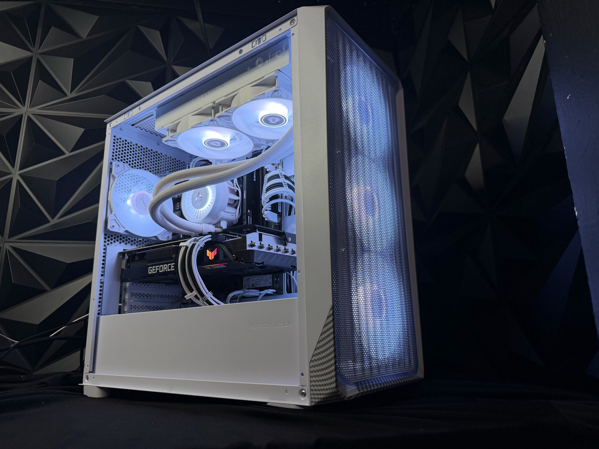 ❄️🖤 ARCTIC CARBON 7570Ti 🖤❄️ Ryzen 5 7500X3D| RTX 3070Ti| 32 GB DDR5| 1.25 TB NVMe| 750W PSU