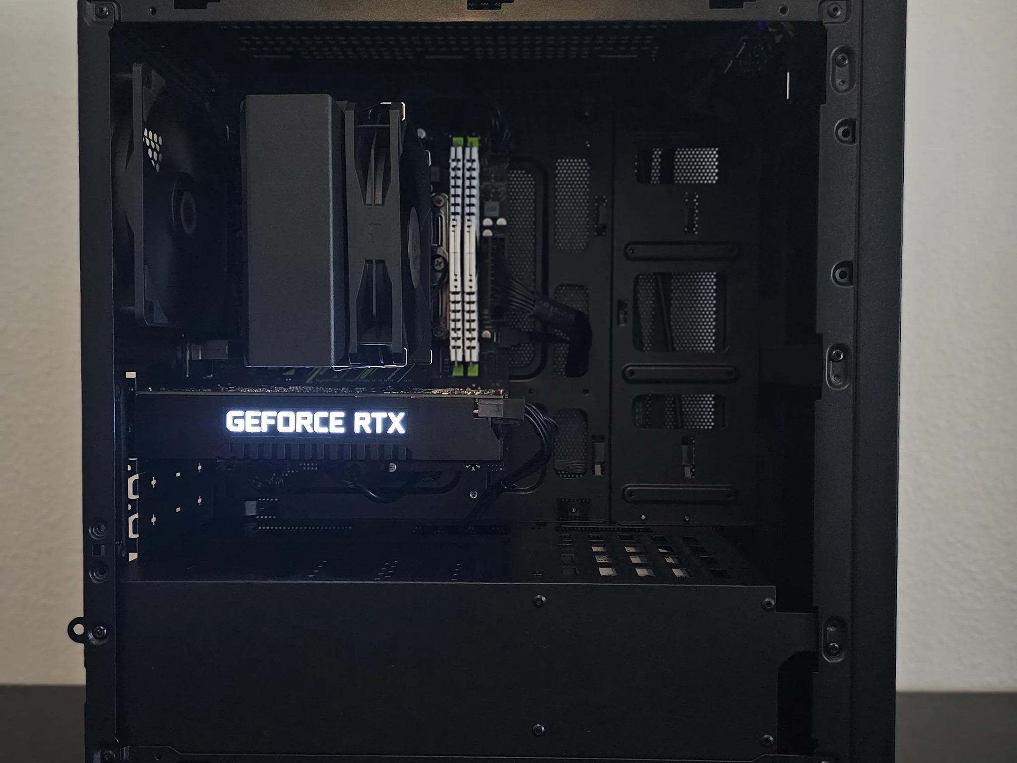 🌪️ Mini Mesh 🌪️ // i7 5930k // RTX 2060 6GB // 16GB DDR4 // 256GB SSD + 2TB HDD