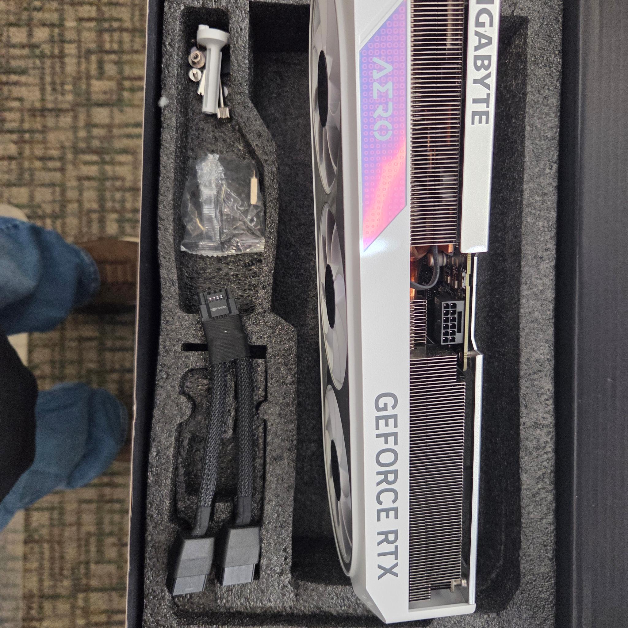 GIGABYTE AERO OC GeForce RTX 4070 Ti SUPER