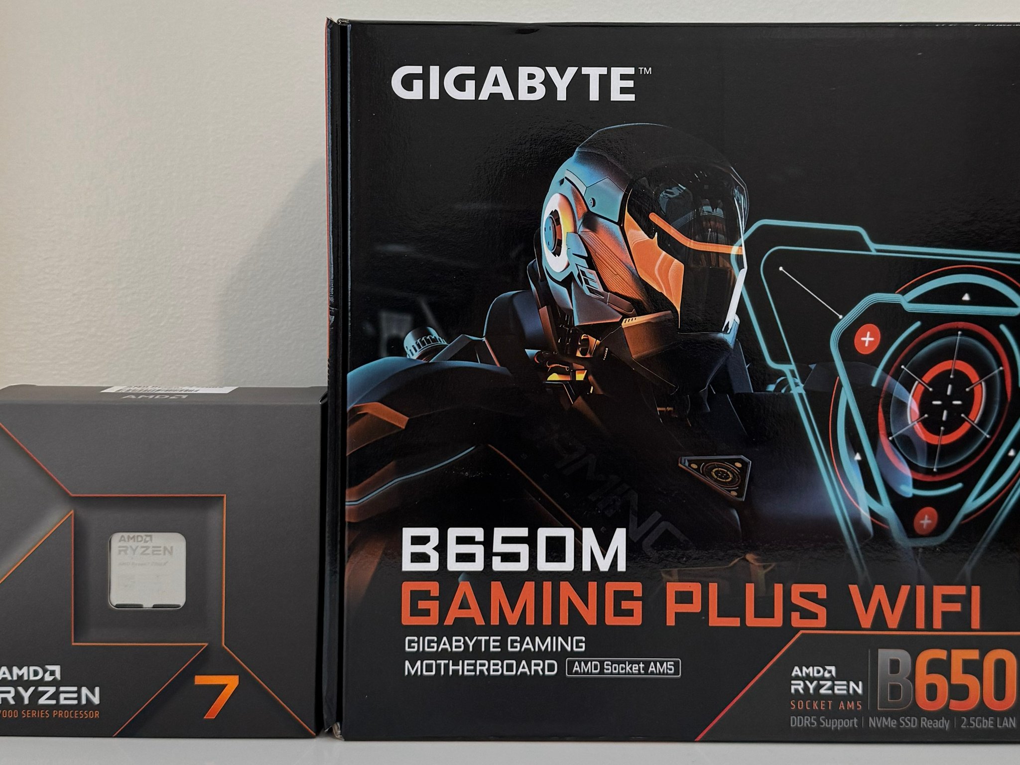 AMD Ryzen 7 7700X CPU + GIGABYTE B650M GAMING PLUS WIFI Socket AM5 B650 Micro-ATX Motherboard combo