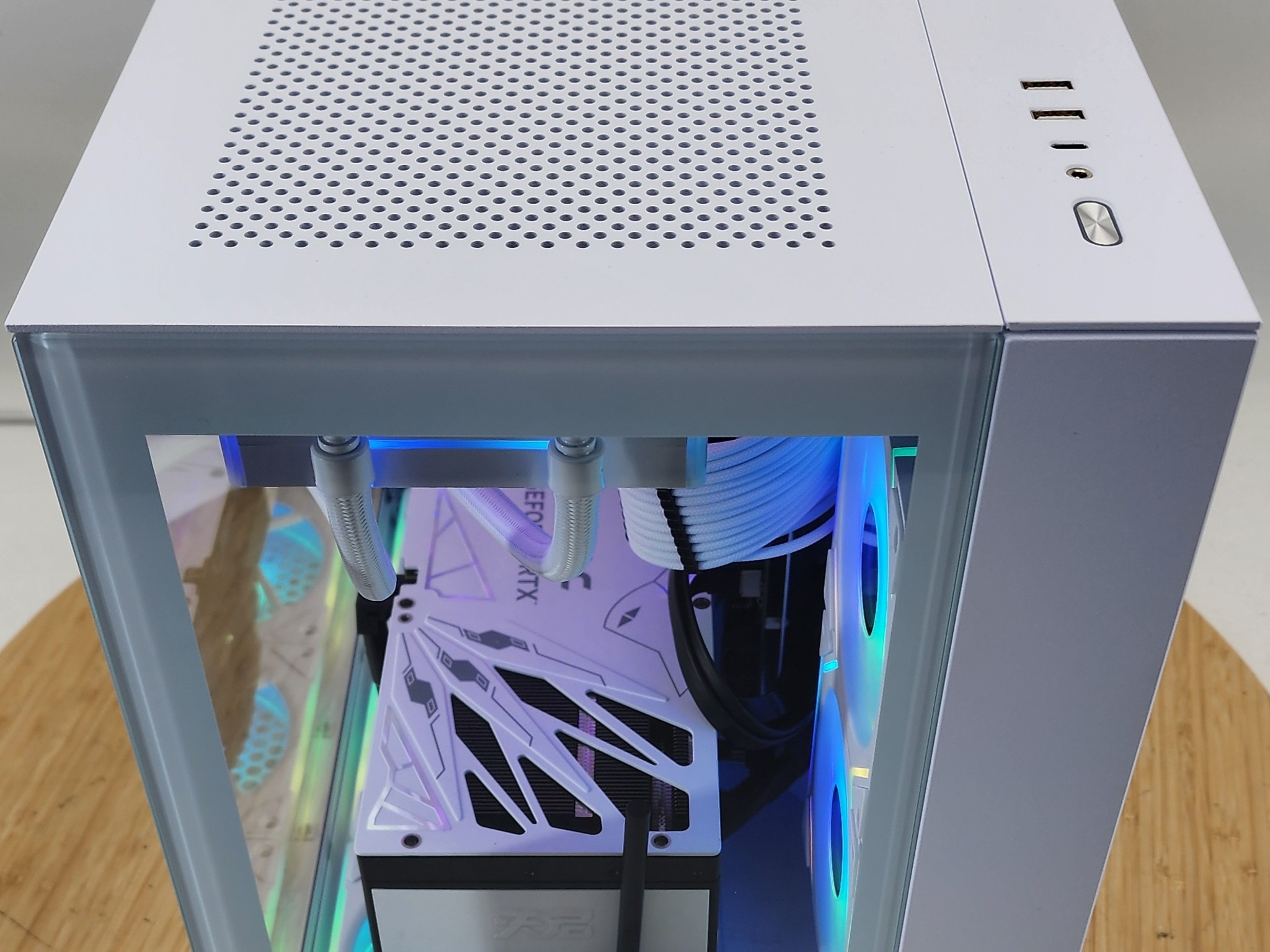 Gaming PC Ryzen 7 7800X3D 32GB RAM 2TB SSD RTX 5070 Ti 16GB Windows 11 Computer