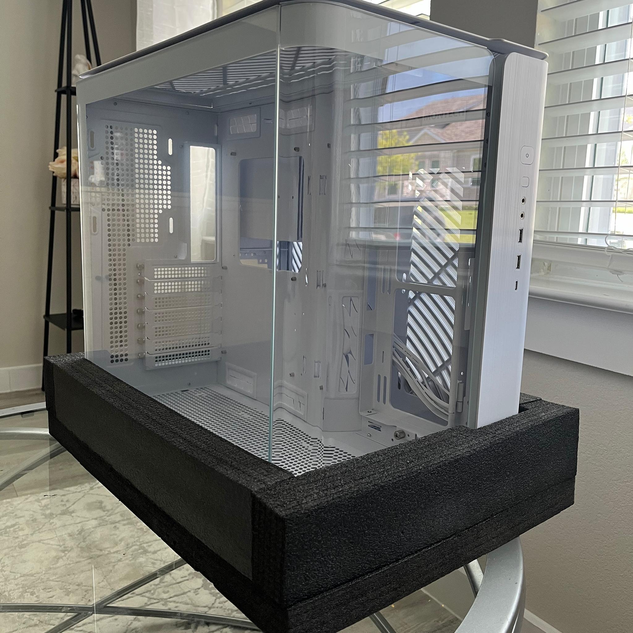 **SUMMER SALE** MONTECH KING 95 DUAL-CHAMBER ATX MID-TOWER PC CASE (WHITE) GREAT CONDITION