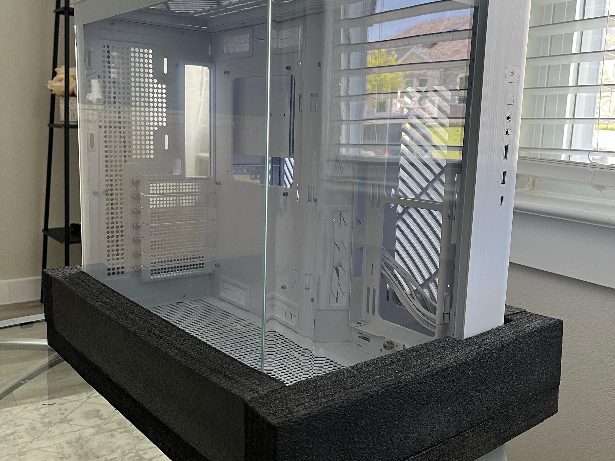 **SUMMER SALE** MONTECH KING 95 DUAL-CHAMBER ATX MID-TOWER PC CASE (WHITE) GREAT CONDITION