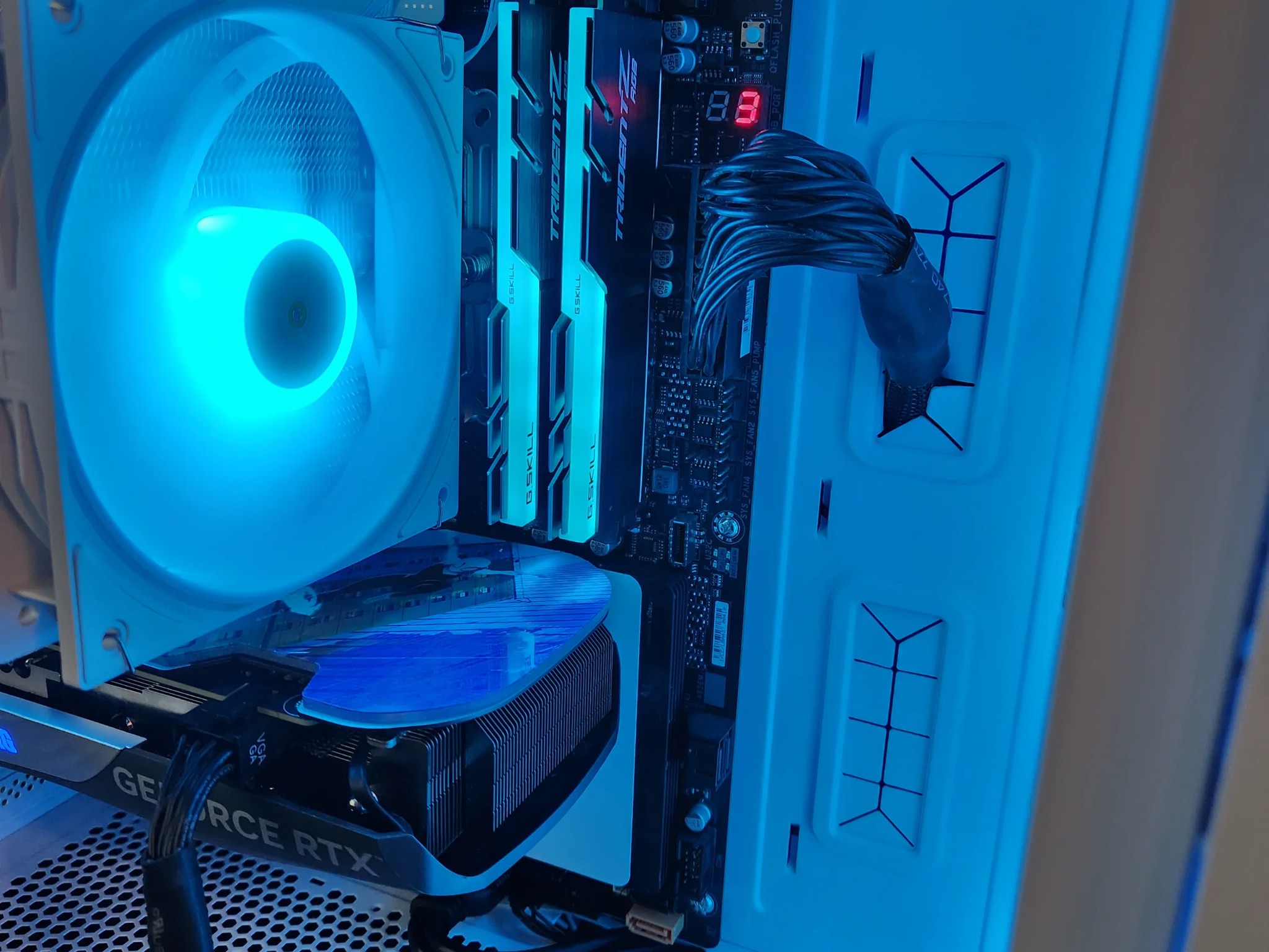 1440p WHITE 40 series Spiderman gaming pc featuring an RTX 4060 ti!