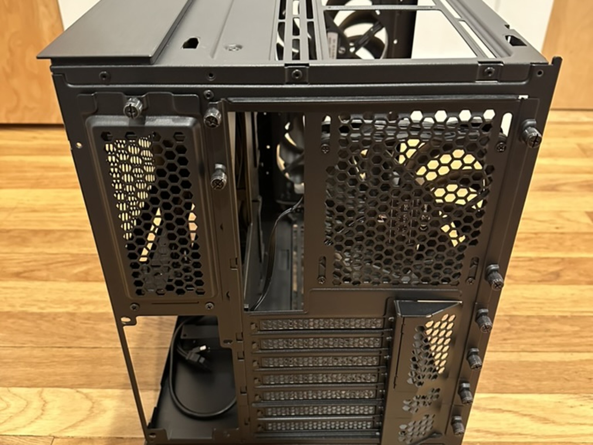 Lian Li 011 Air Mini w/ PCIe 4.0 Vertical bracket kit