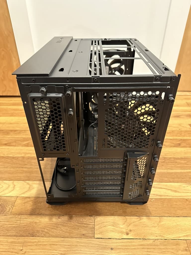 Lian Li 011 Air Mini w/ PCIe 4.0 Vertical bracket kit