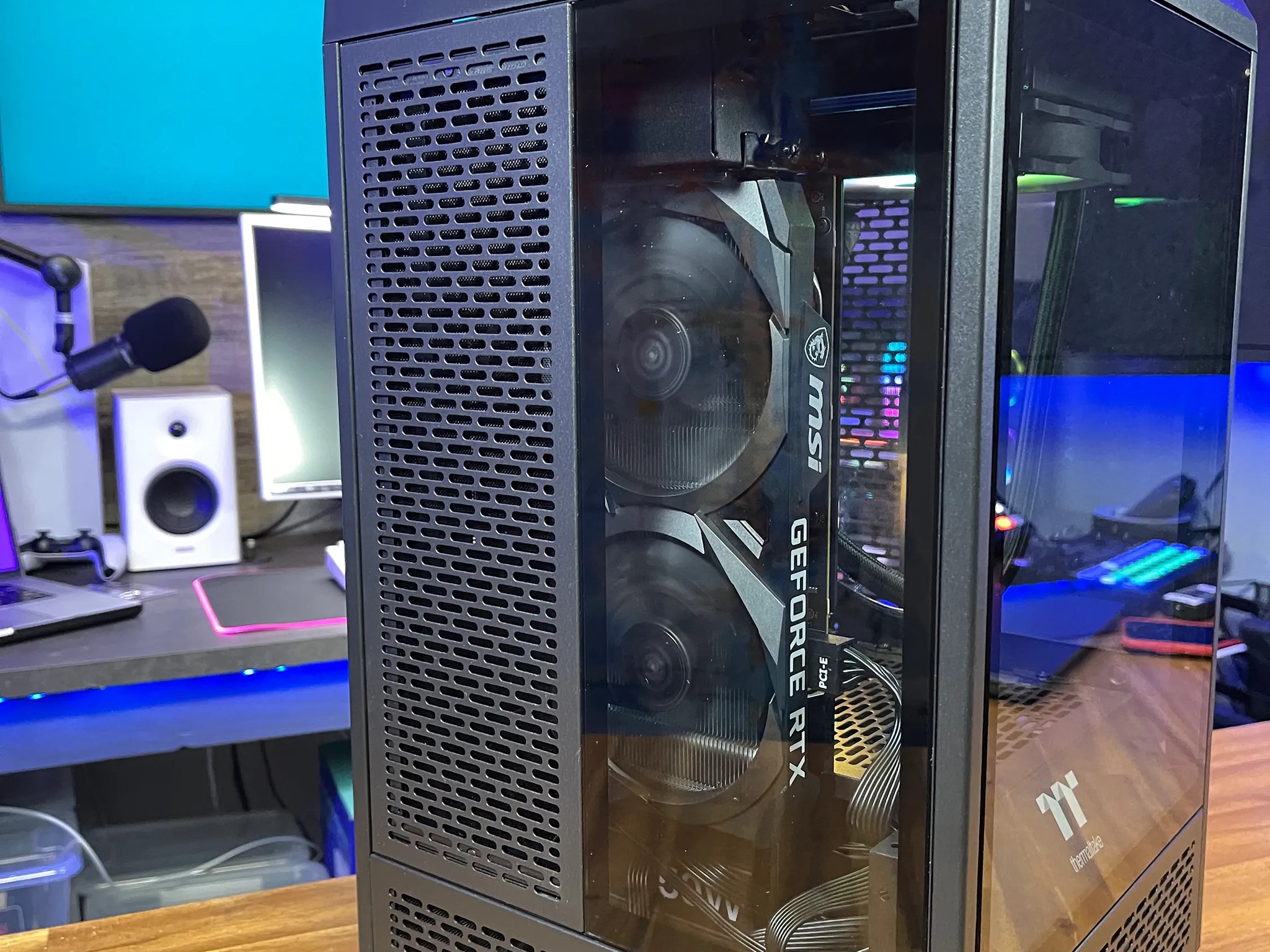 Mid-Range Thermaltake Tower 100 Gaming PC