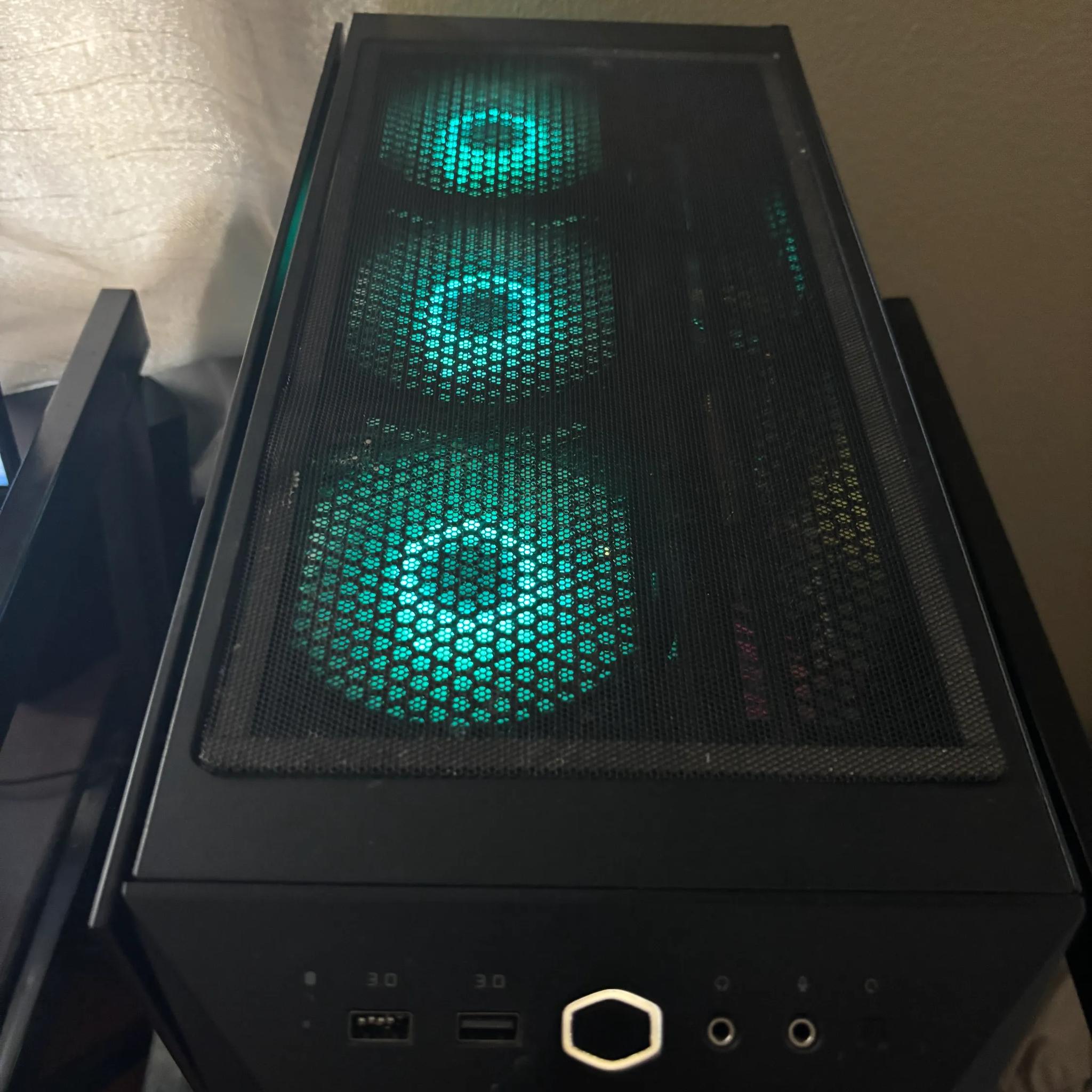 Gaming PC; i7 - 9700K , 16 GB RAM, NVIDIA 4060