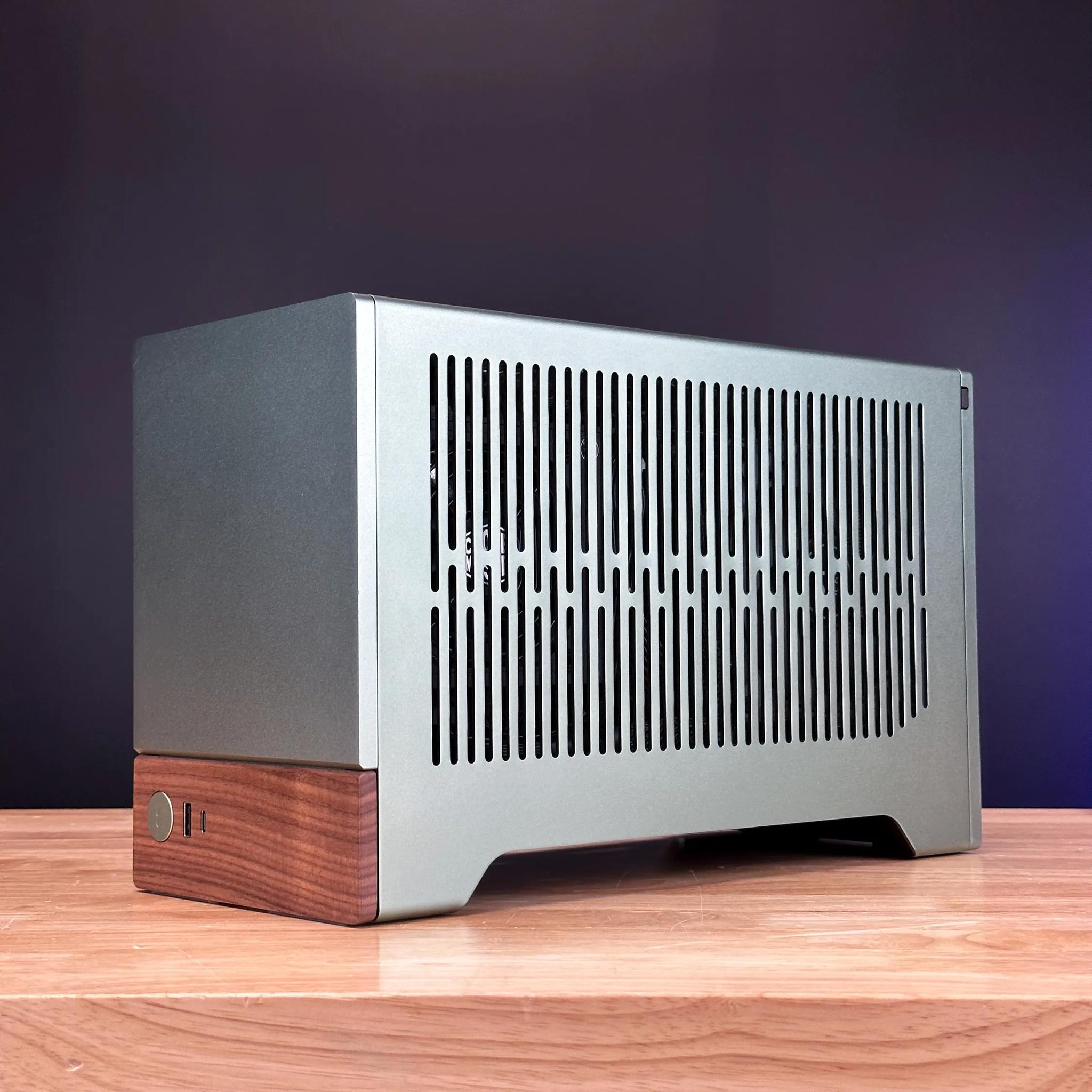 AES Terra ITX - Ryzen 9 7940HX - RTX 4070 Super Gaming/Productivity PC