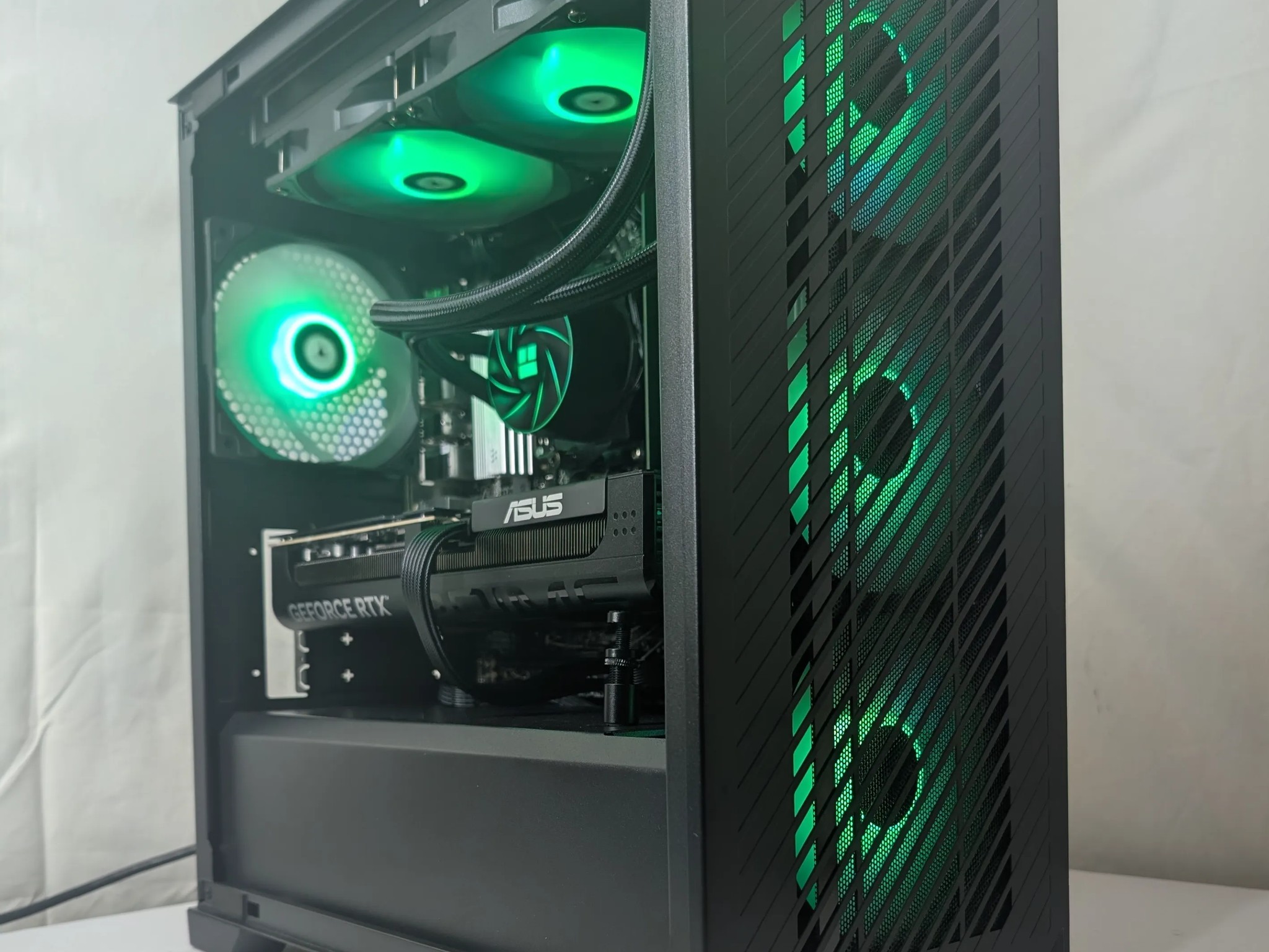 RTX 5070 | Ryzen 5 7600X | 32GB DDR5 | 1TB Gen 4 NVMe | 240mm AIO | ARGB | Wi-Fi+BT