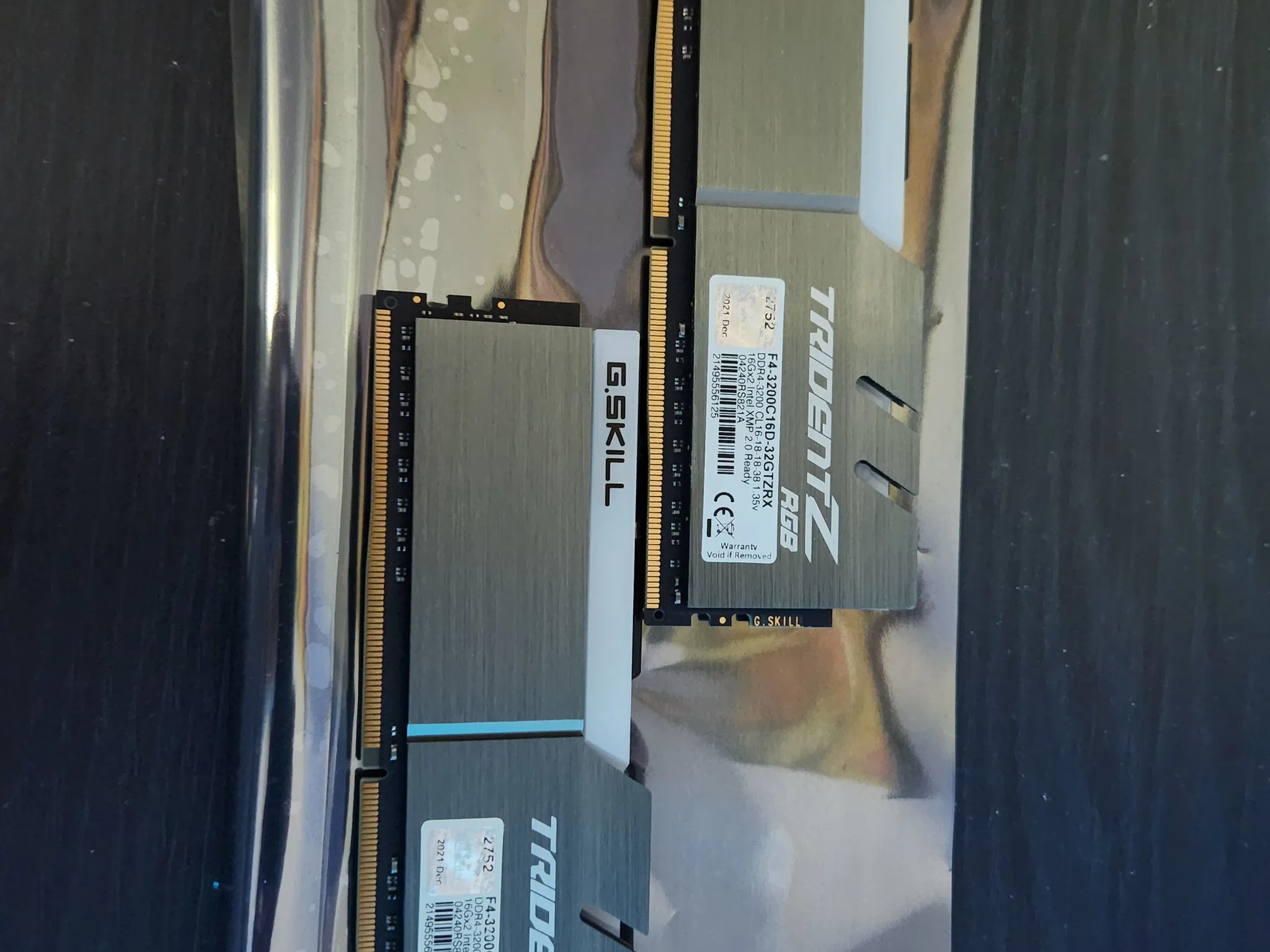 G.Skill Trident Z RGB 32 GB (2 x 16 GB) DDR4-3200 CL16