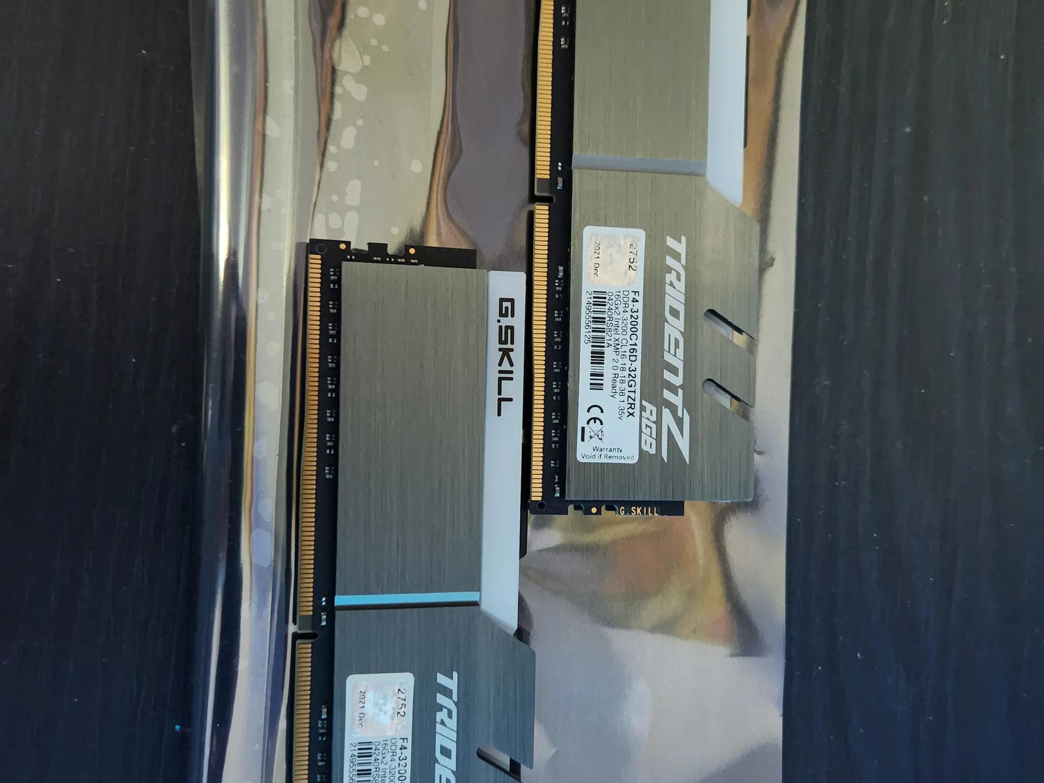 G.Skill Trident Z RGB 32 GB (2 x 16 GB) DDR4-3200 CL16