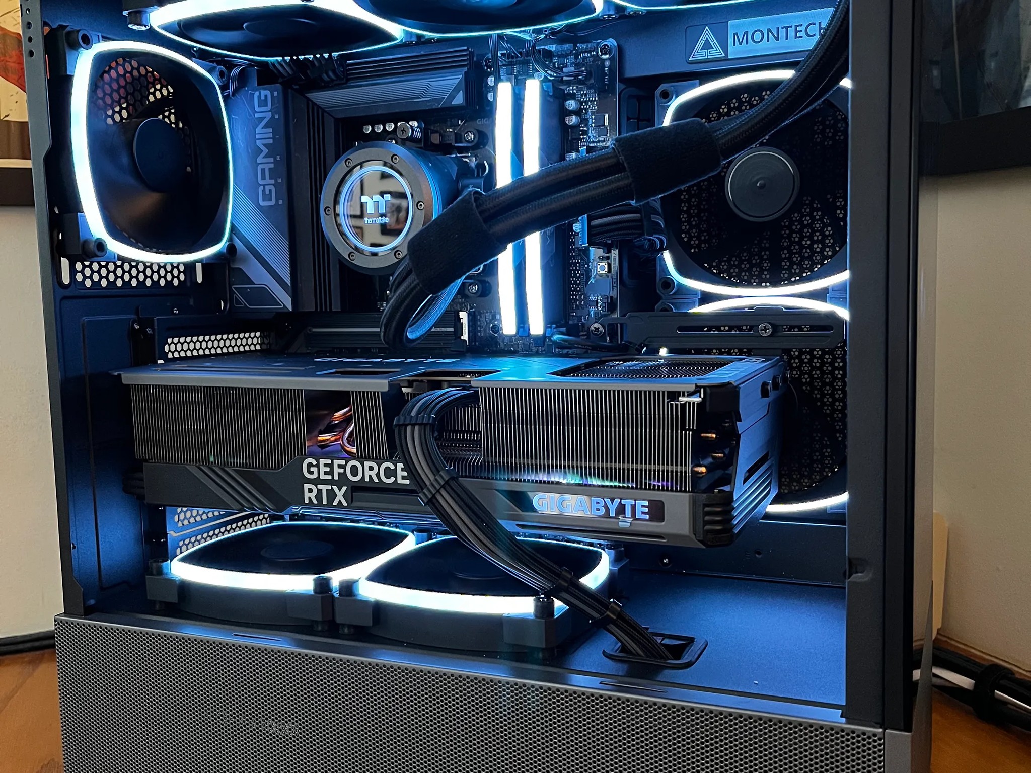 Monolith - RTX 4080 SUPER | Ryzen 7 7800X3D | 32GB DDR5 @ 6000MT/sec | 4TB storage | 1050W PSU