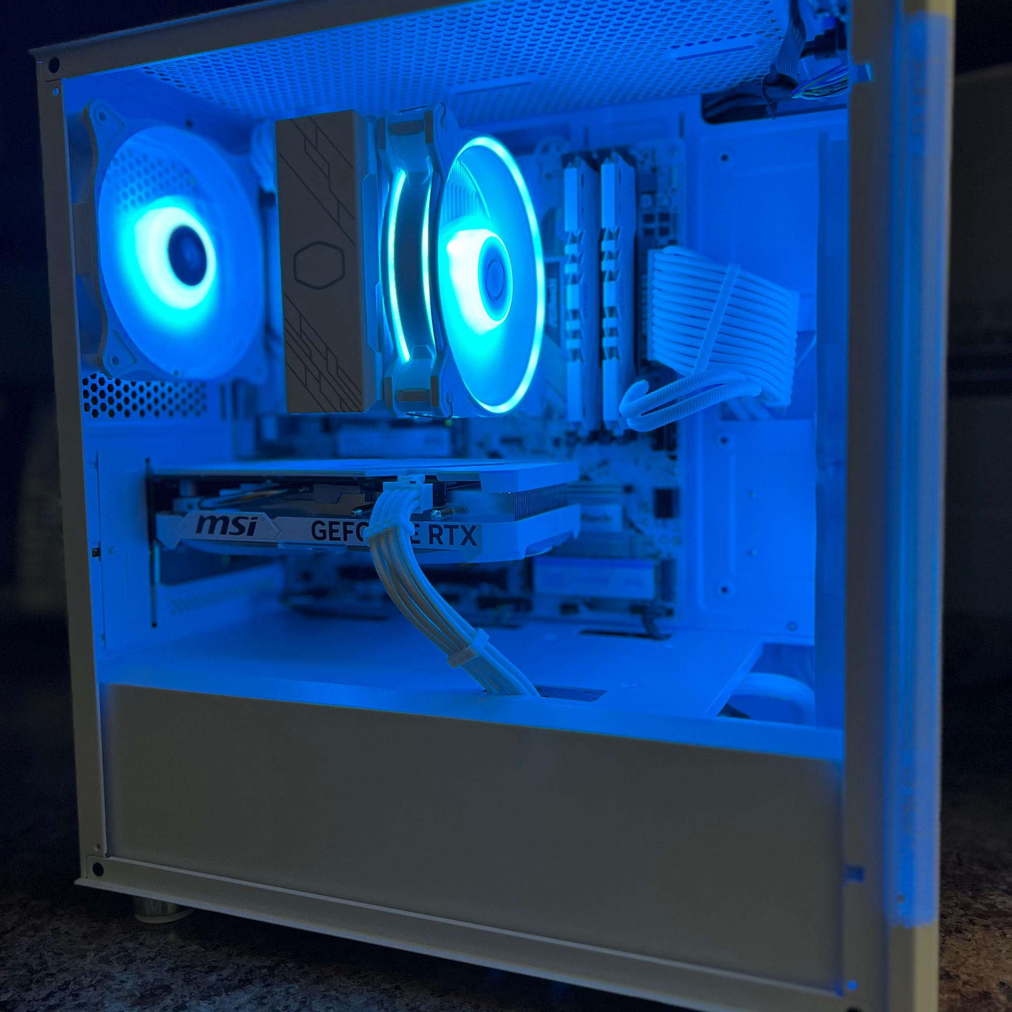 All White Gaming PC Ryzen 5 5600/RTX 4060 8GB/1.5 TB NVME SSD/32 GB RAM 3200 DDR4