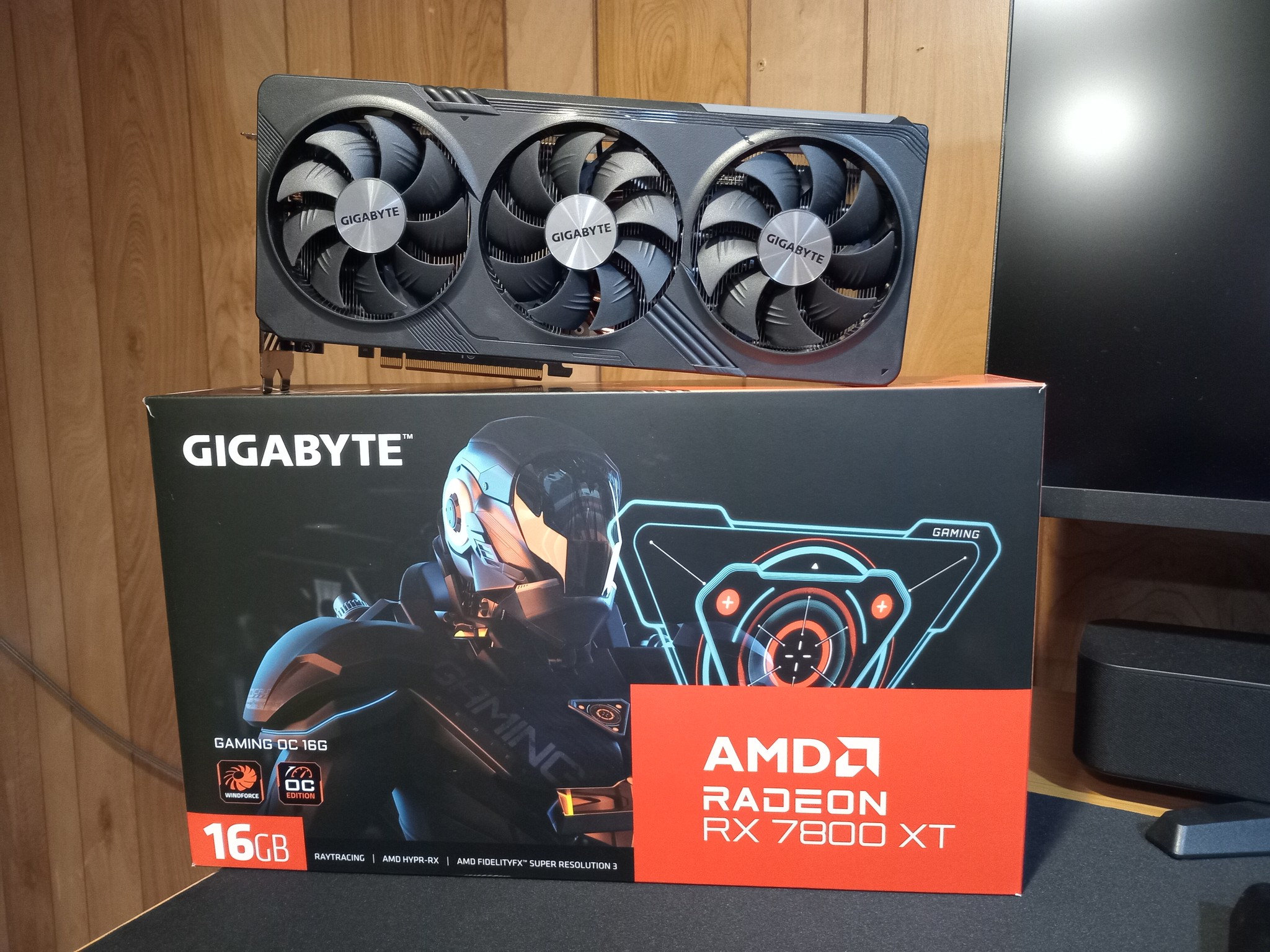 GIGABYTE Radeon RX 7800 XT GAMING OC 16G