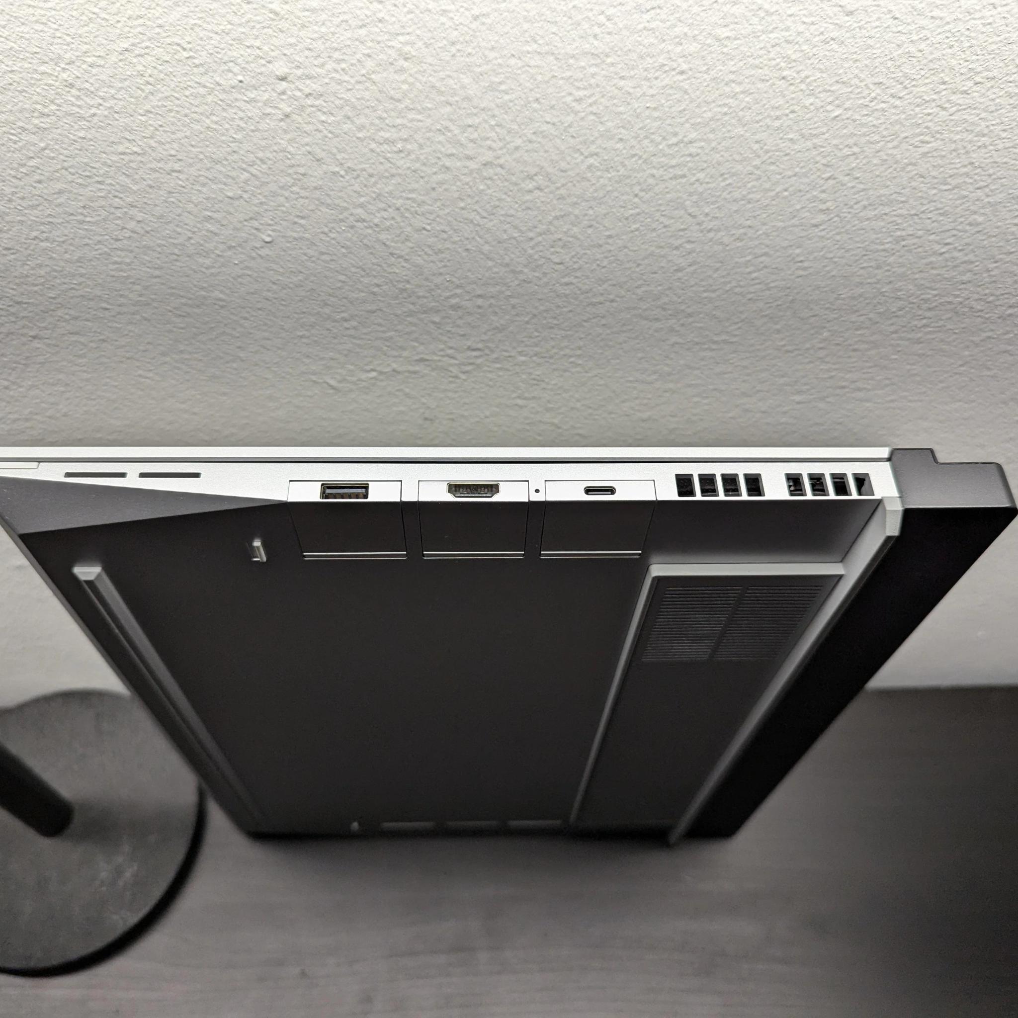 Framework Laptop 16 (Like New) - Ryzen 7 7840HS, 32GB RAM, 1TB SSD, RX7700S