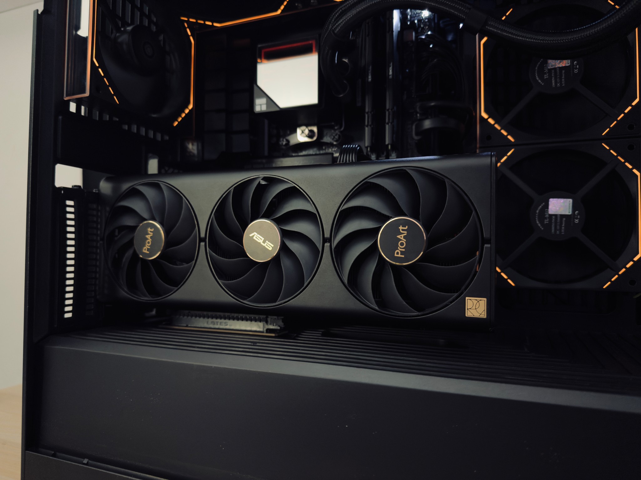 🧑‍🎨ProArt | 4K GAMING PC : RTX 4070TI, Ryzen 7 7700X, 32GB DDR5, 2TB M.2 SSD, WIFI