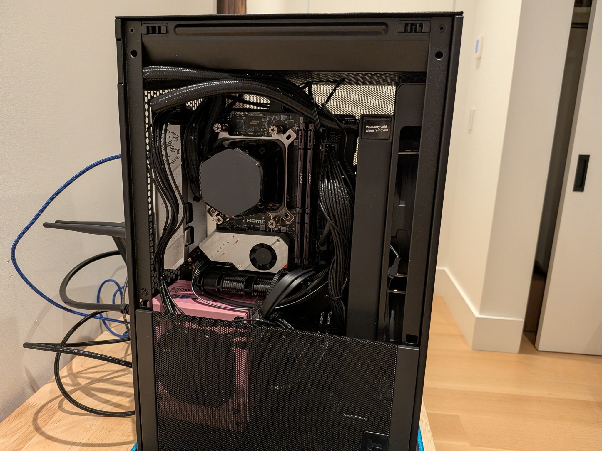 4K Flow - RTX 5070 Ti, Ryzen 9 9900X, 64 GB DDR5, 2 TB Gen 4 NVME, RGB, Liquid Cooled