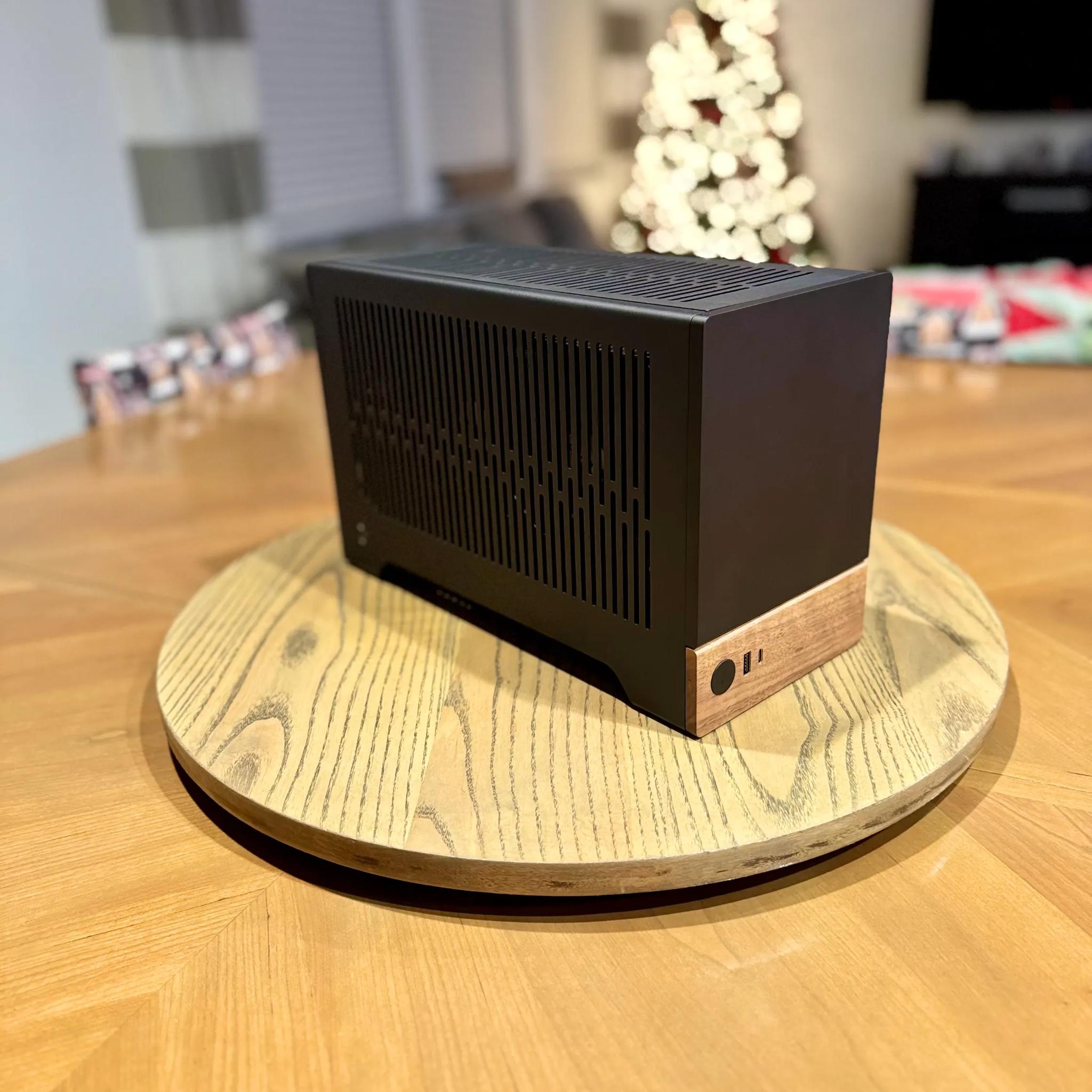 The Distinguished Gentleman 🎩 Fractal Terra, NVIDIA 4070 SUPER OC, RYZEN 7600X, 32GB RAM, 2TB SSD