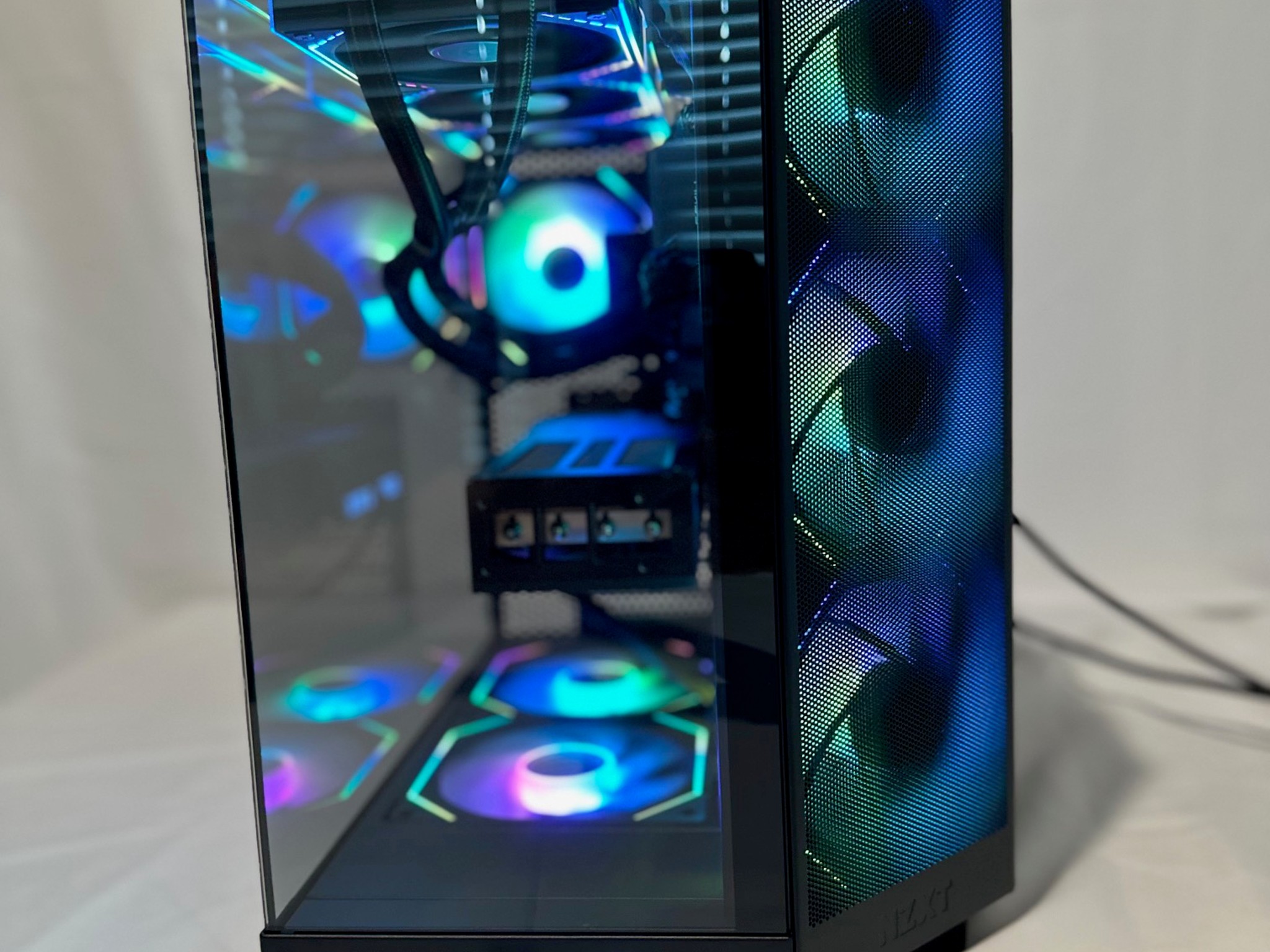 👺 X3D Monster, Ryzen 9 7950X3D & RTX 4070 Ti Super 16GB - Mid Tower Gaming PC