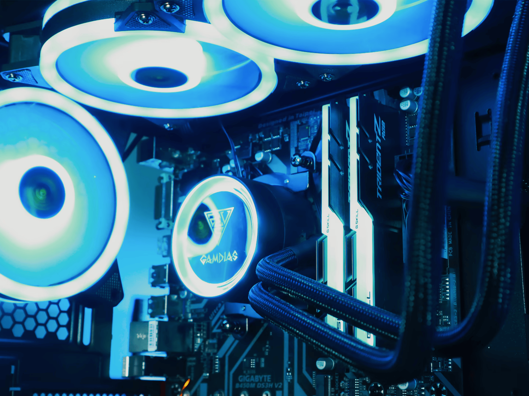 arc | Ryzen 5 1600/RX 580 8GB RGB Gaming PC