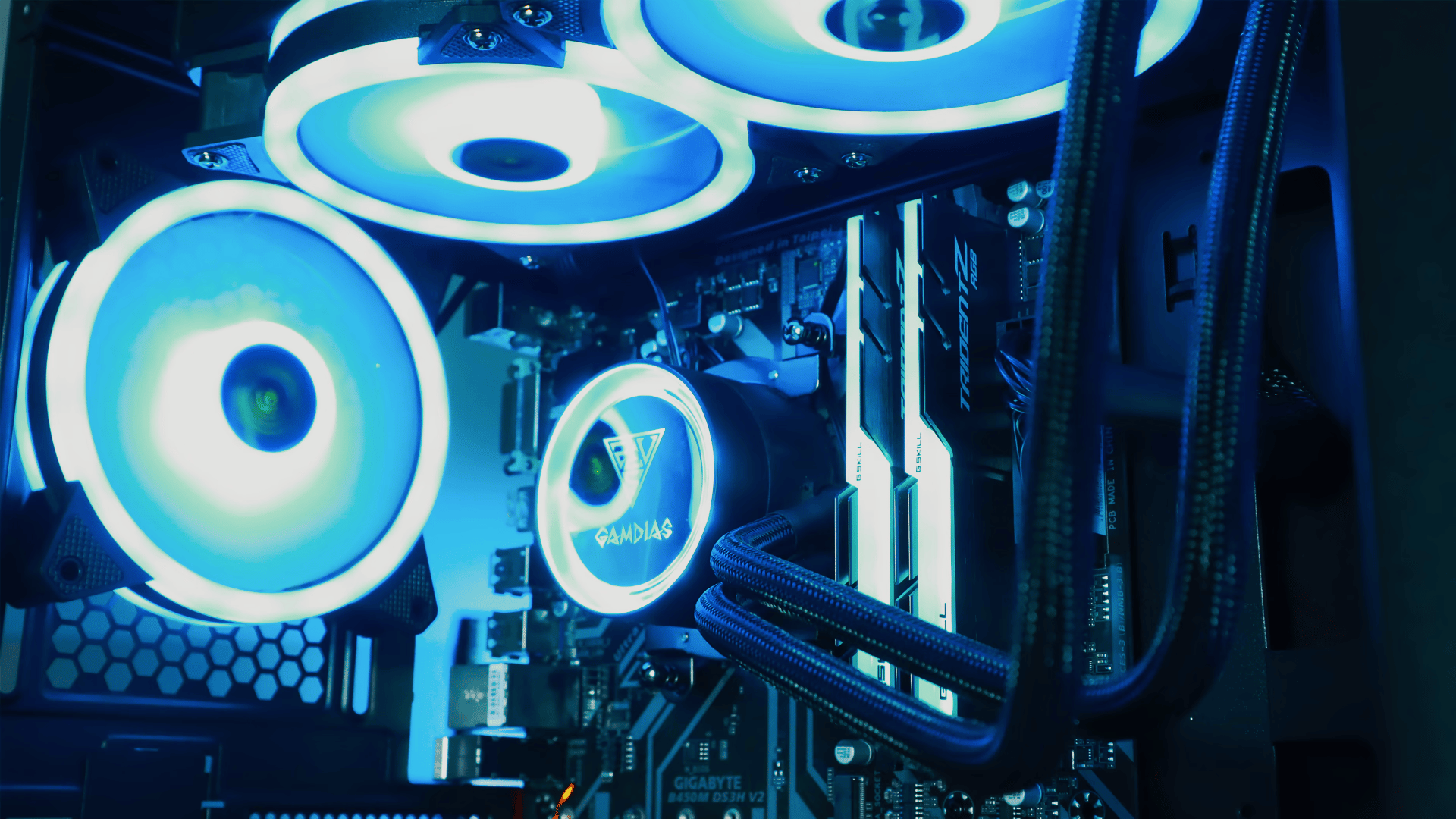 arc | Ryzen 5 1600/RX 580 8GB RGB Gaming PC