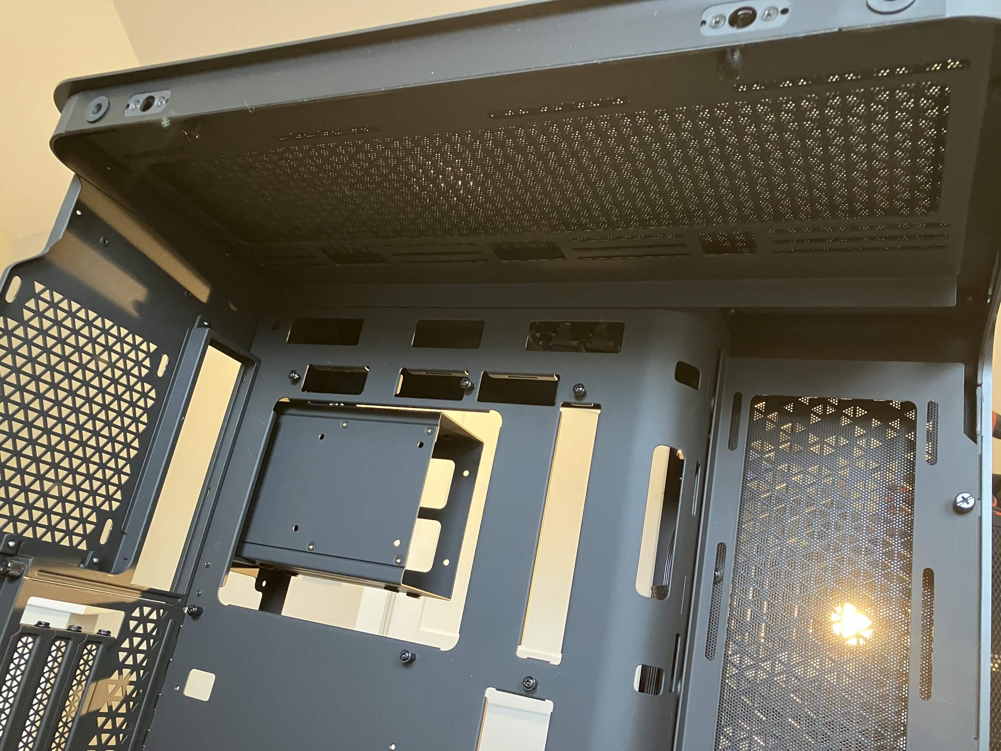 MSI MEG MAESTRO 700L PZ - Limited Edition Case #600