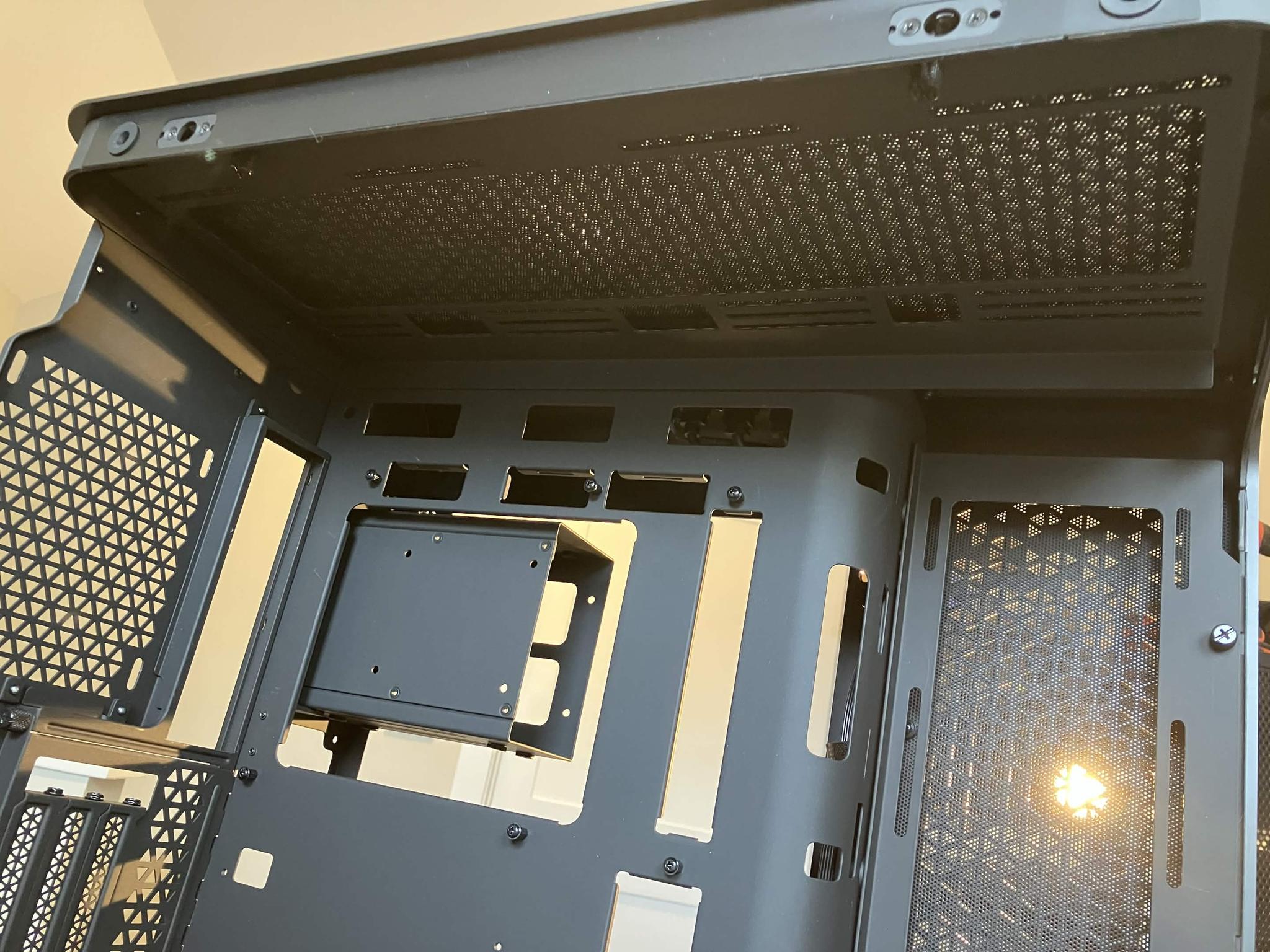 MSI MEG MAESTRO 700L PZ - Limited Edition Case #600