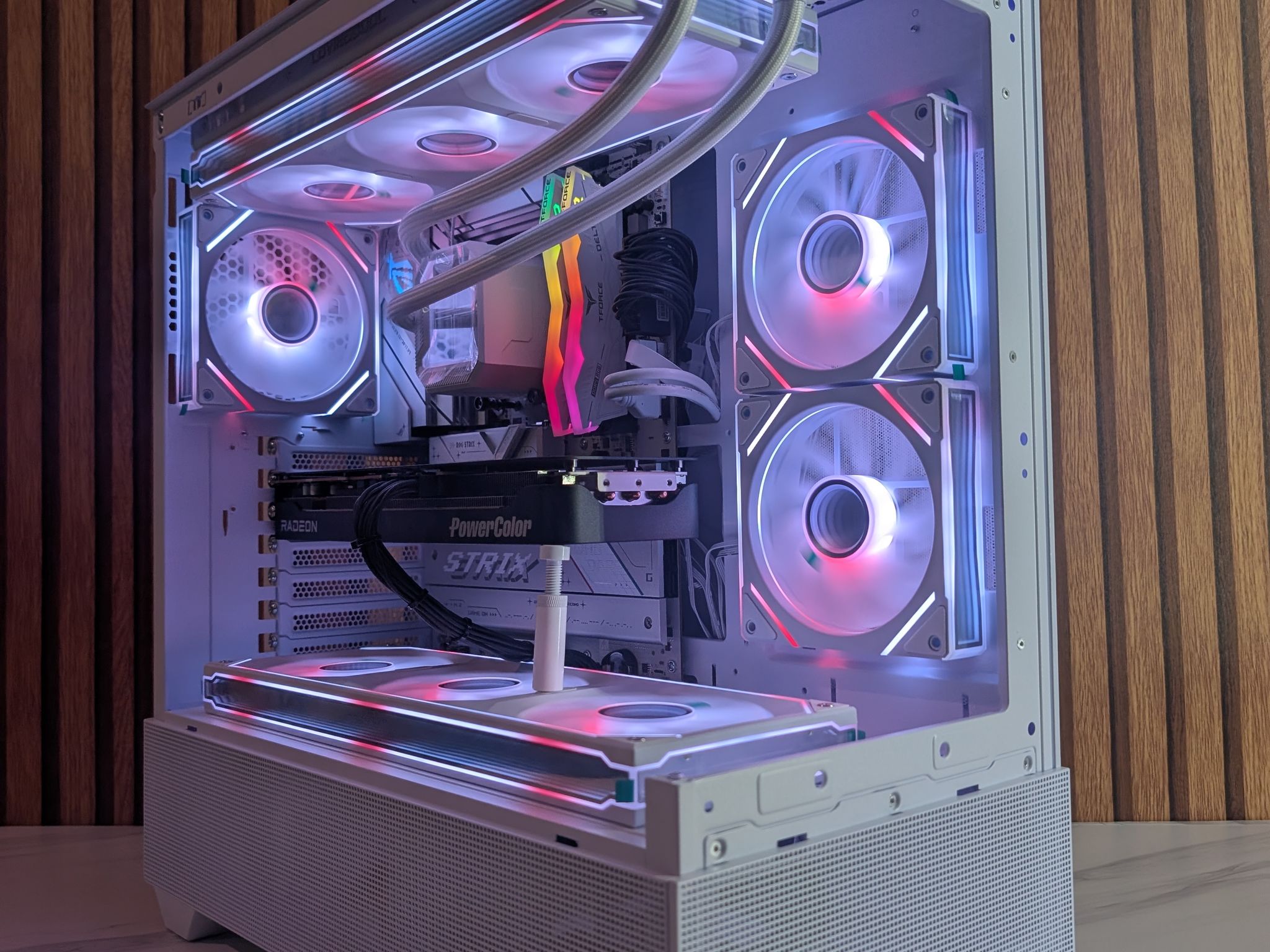 RX 9070XT 16GB | RYZEN 5 9600X | 1TB NVME | 16GB DDR5 | 850W