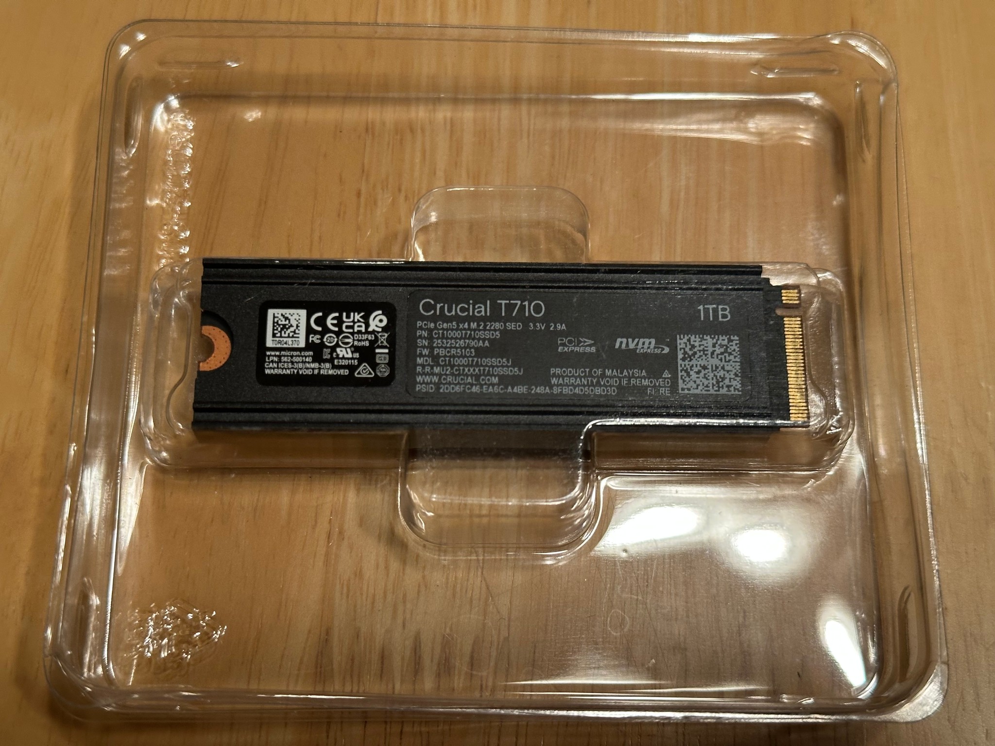 Crucial T710 1TB 3D TLC NAND Gen 5 x4 NVMe M.2 2280 Internal SSD with Heatsink