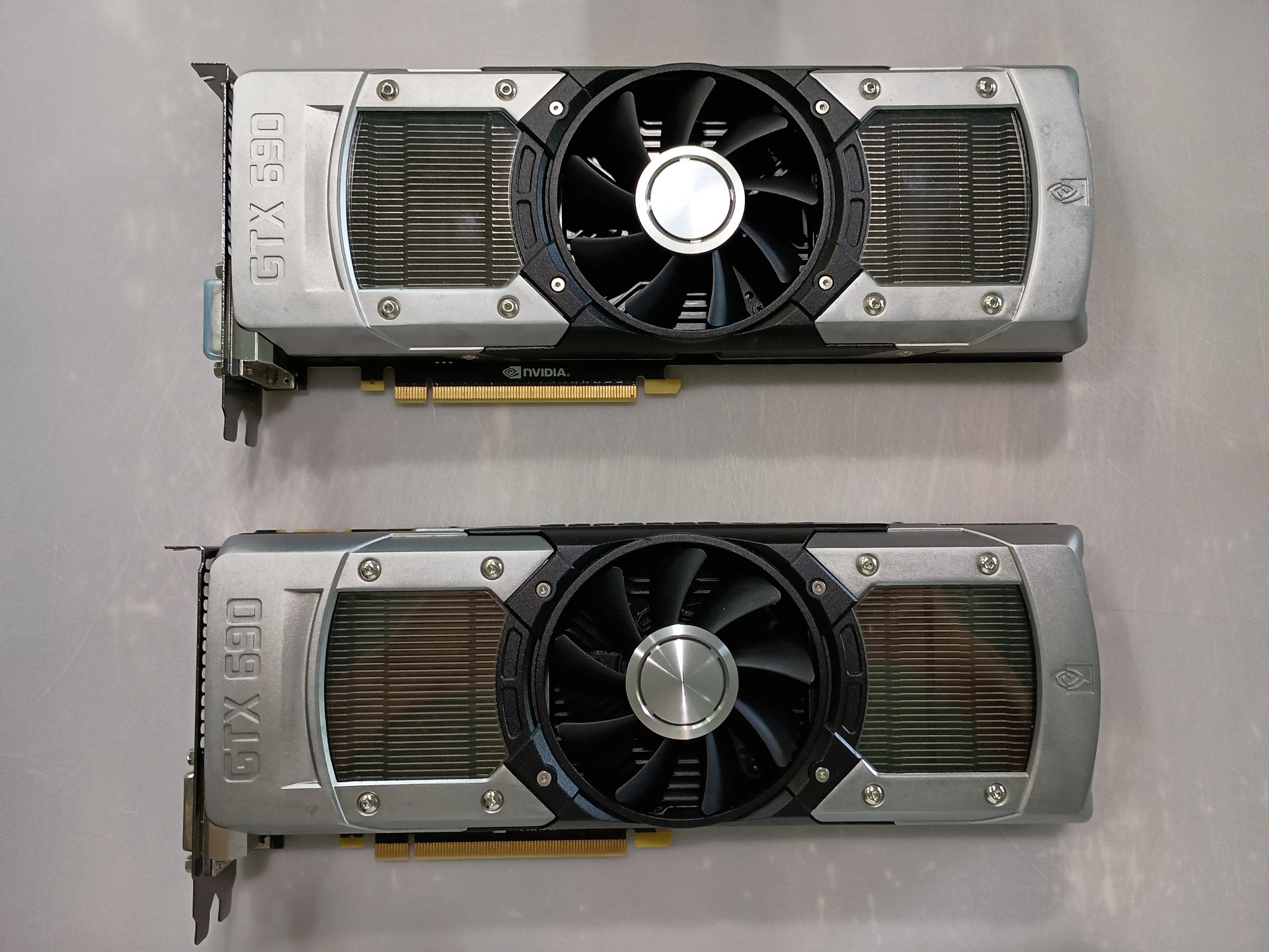 Two GTX 690 GPUs for Quad SLI (with SLI bridge). Tested, works well.
