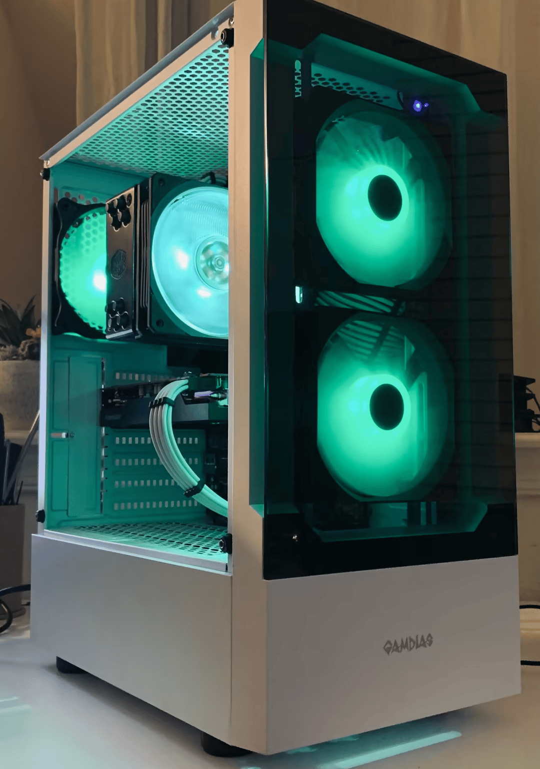 Divine😇/ RX6600xt, R5 3600 1440p Gaming and Streaming PC