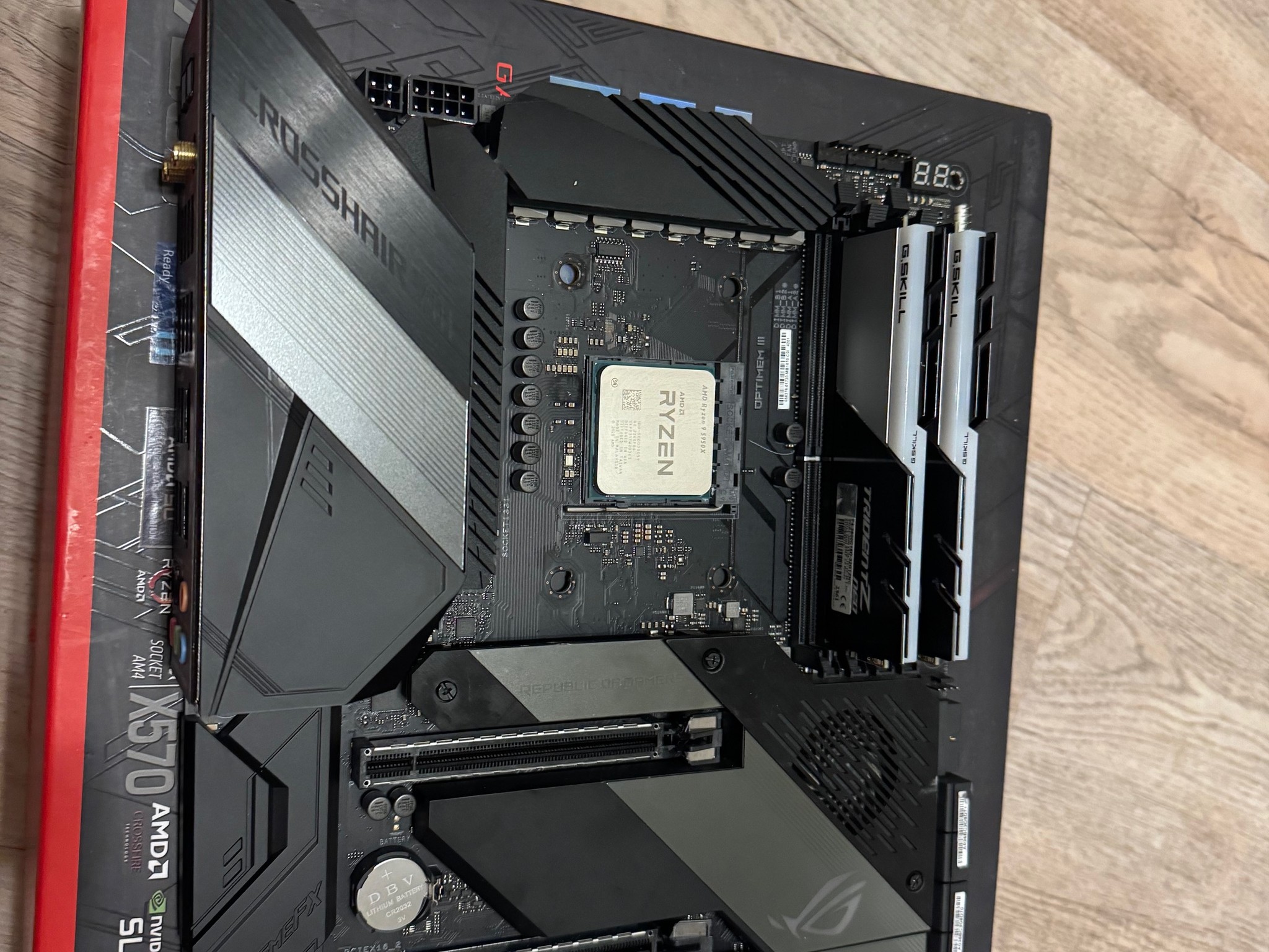 ASUS ROG X570 Crosshair VIII Hero (Wi-Fi)
