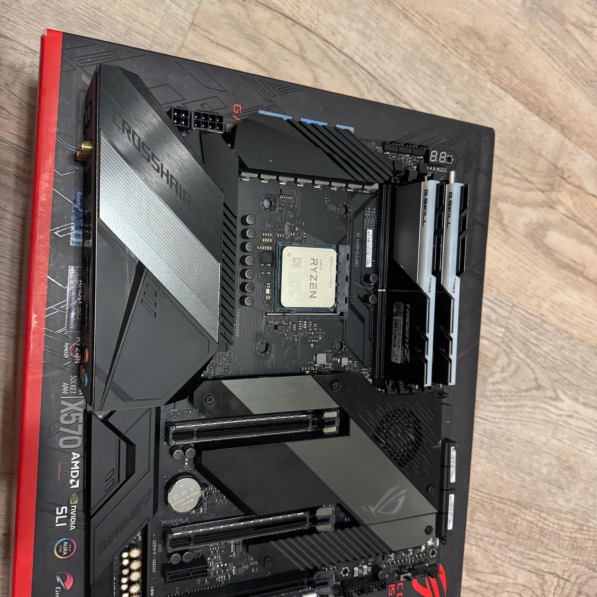 ASUS ROG X570 Crosshair VIII Hero (Wi-Fi)