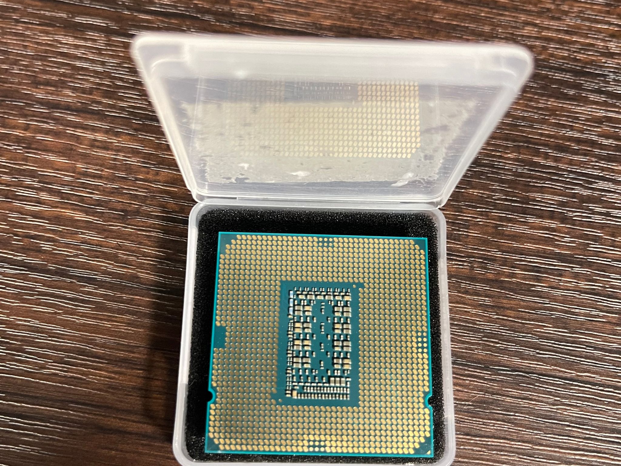 Intel Core i5-11400 With integrated graphics.