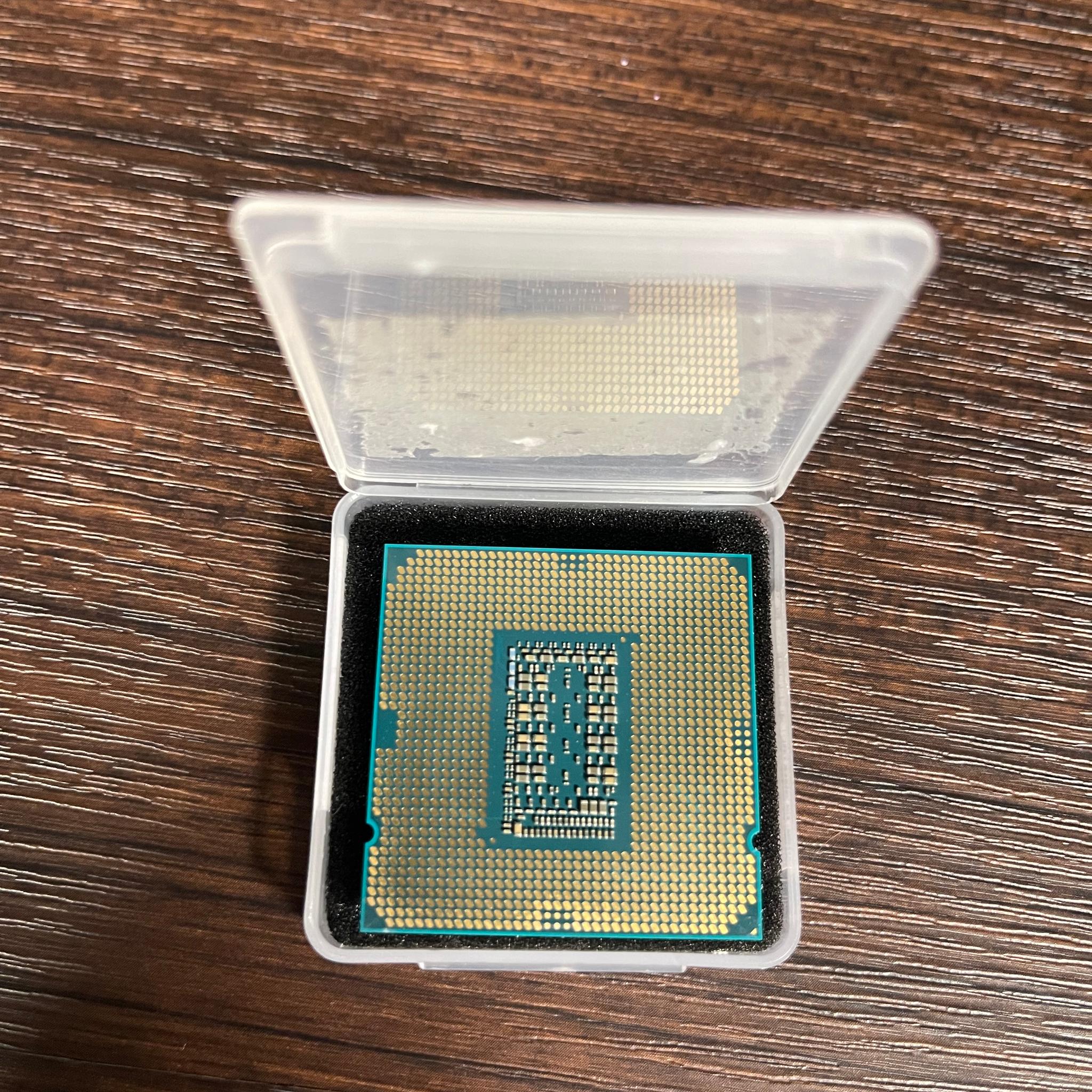 Intel Core i5-11400 With integrated graphics.