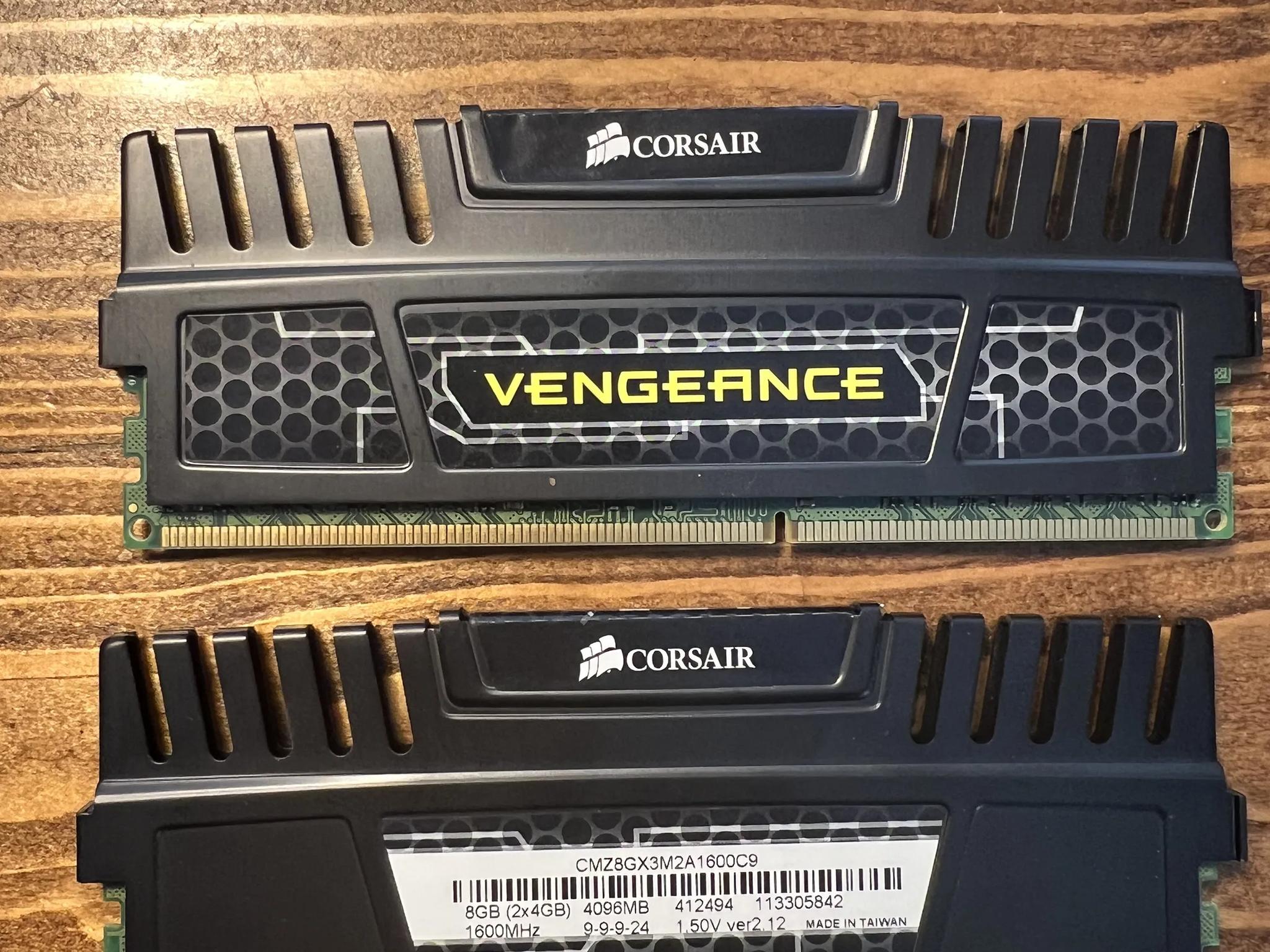 Intel Core i5-2500K - Core i5 3.7GHz LGA 1155, CORSAIR Vengeance 8GB DDR3, ASUS P8P67 PRO MOBO