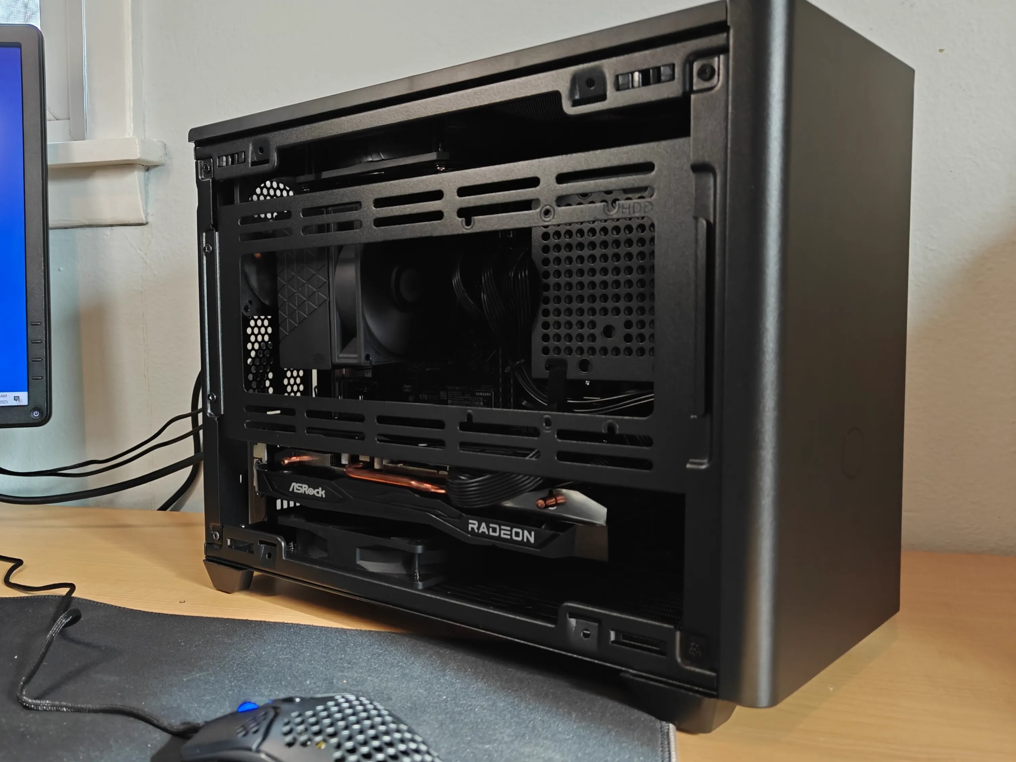 Stealthy SFF | RX 7600 | R5 5600 | 1 TB NVME | 32 GB DDR4